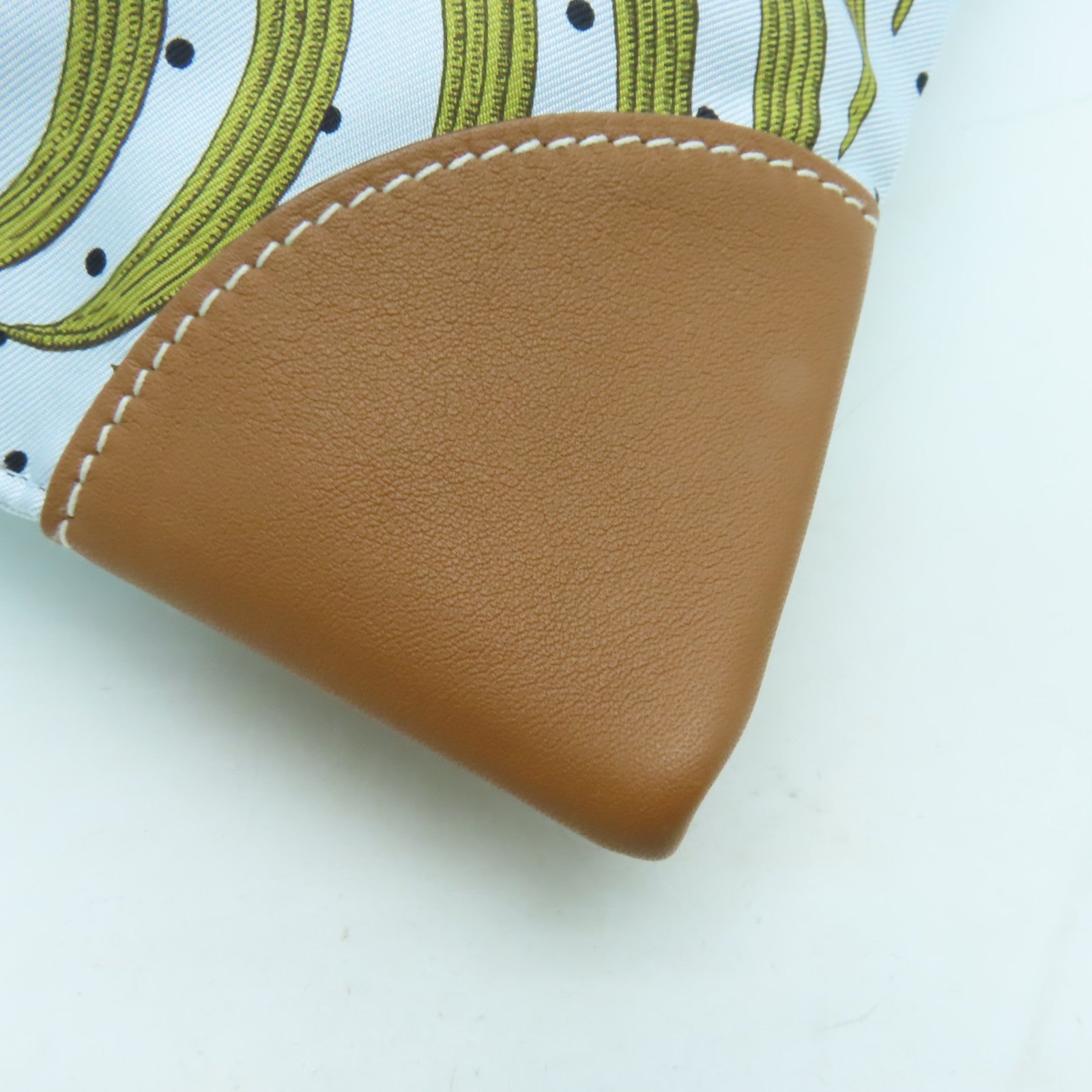 HERMES 絲質Silk In City肩背袋淺藍色/多色