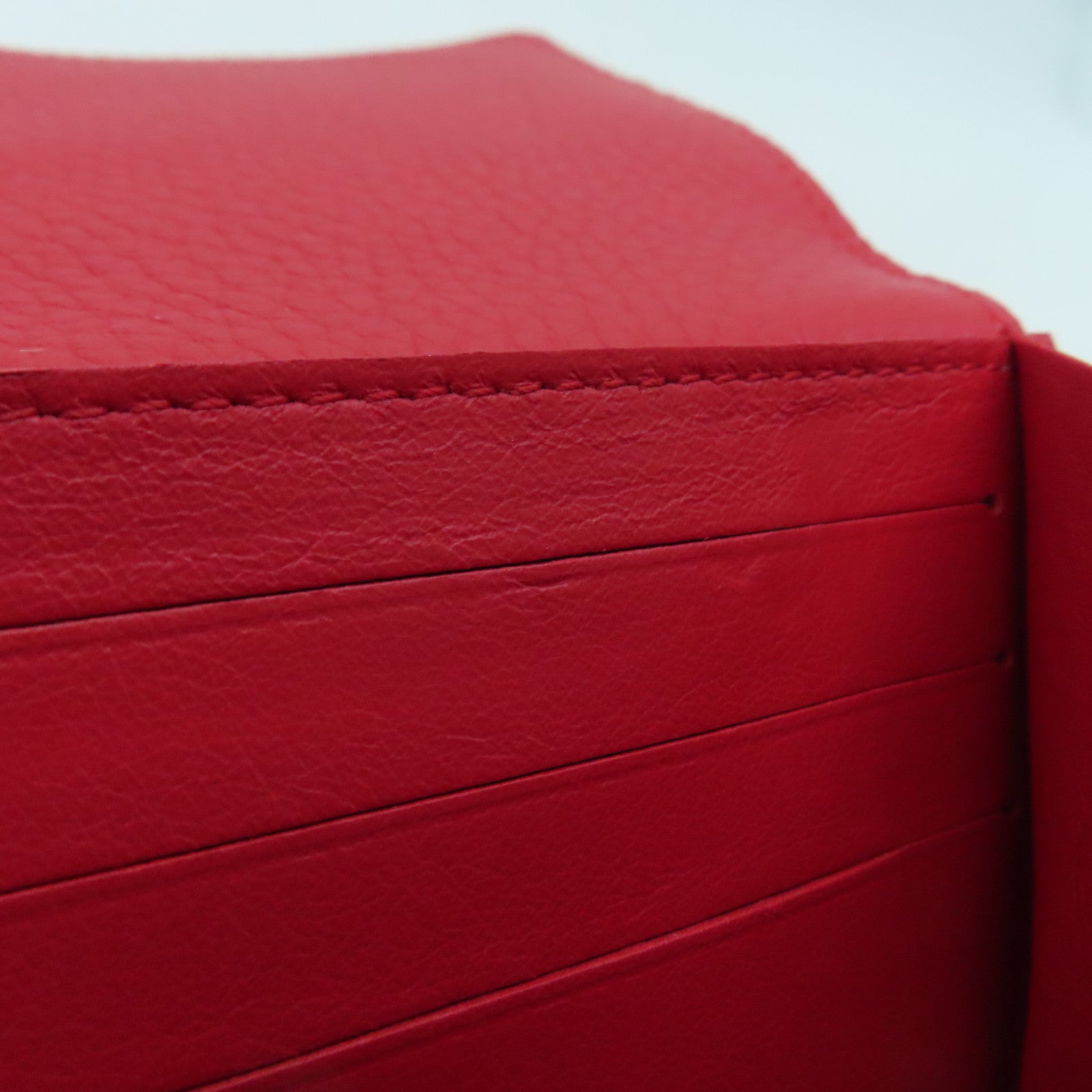 LOUIS VUITTON 牛皮皮革Capucines Wallet银扣长钱包红色