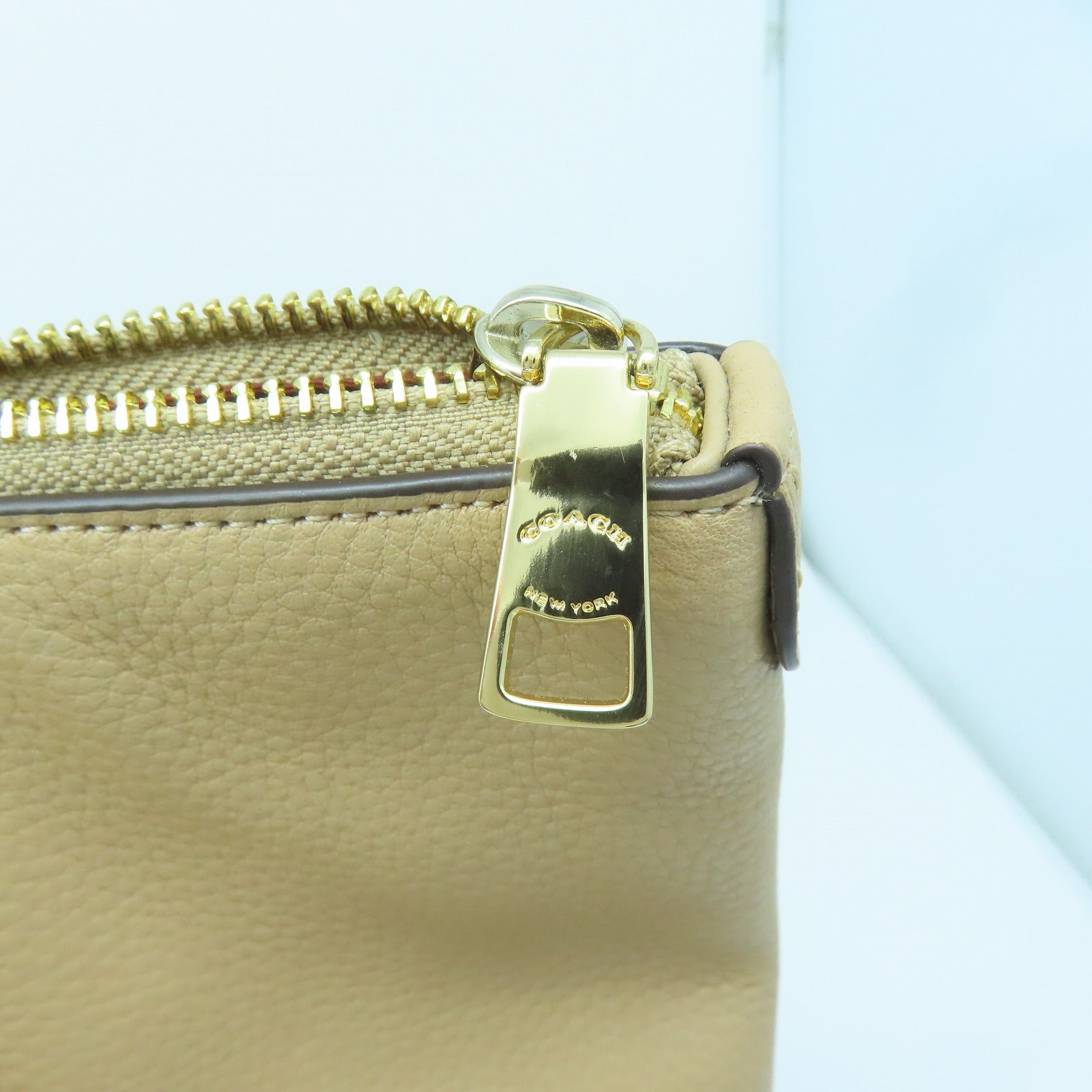 COACH 牛皮皮革Shoulder Bag金扣鏈帶肩背袋杏色