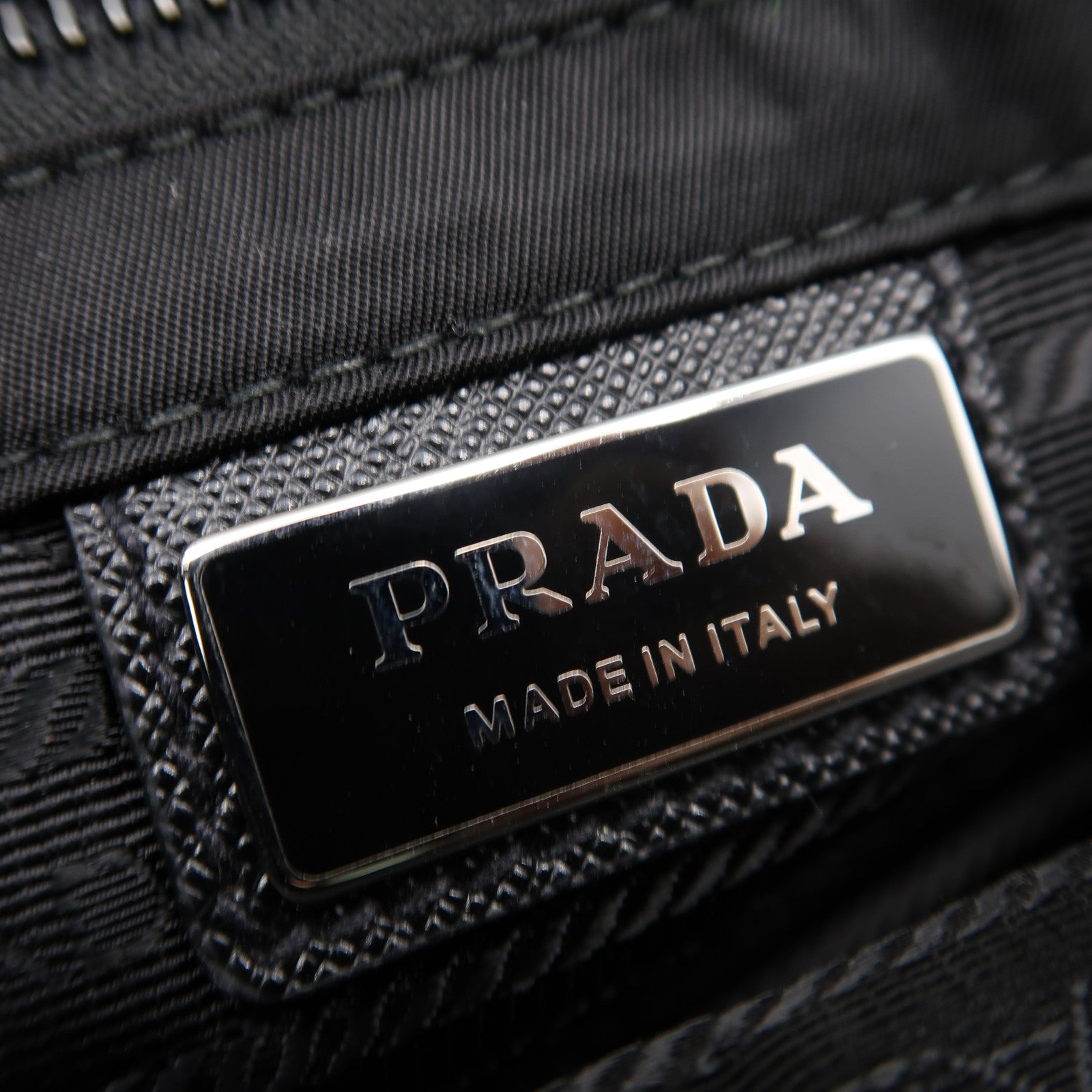 PRADA 再生尼龍/Saffiano皮革Shoulder Bag銀扣肩背袋黑色