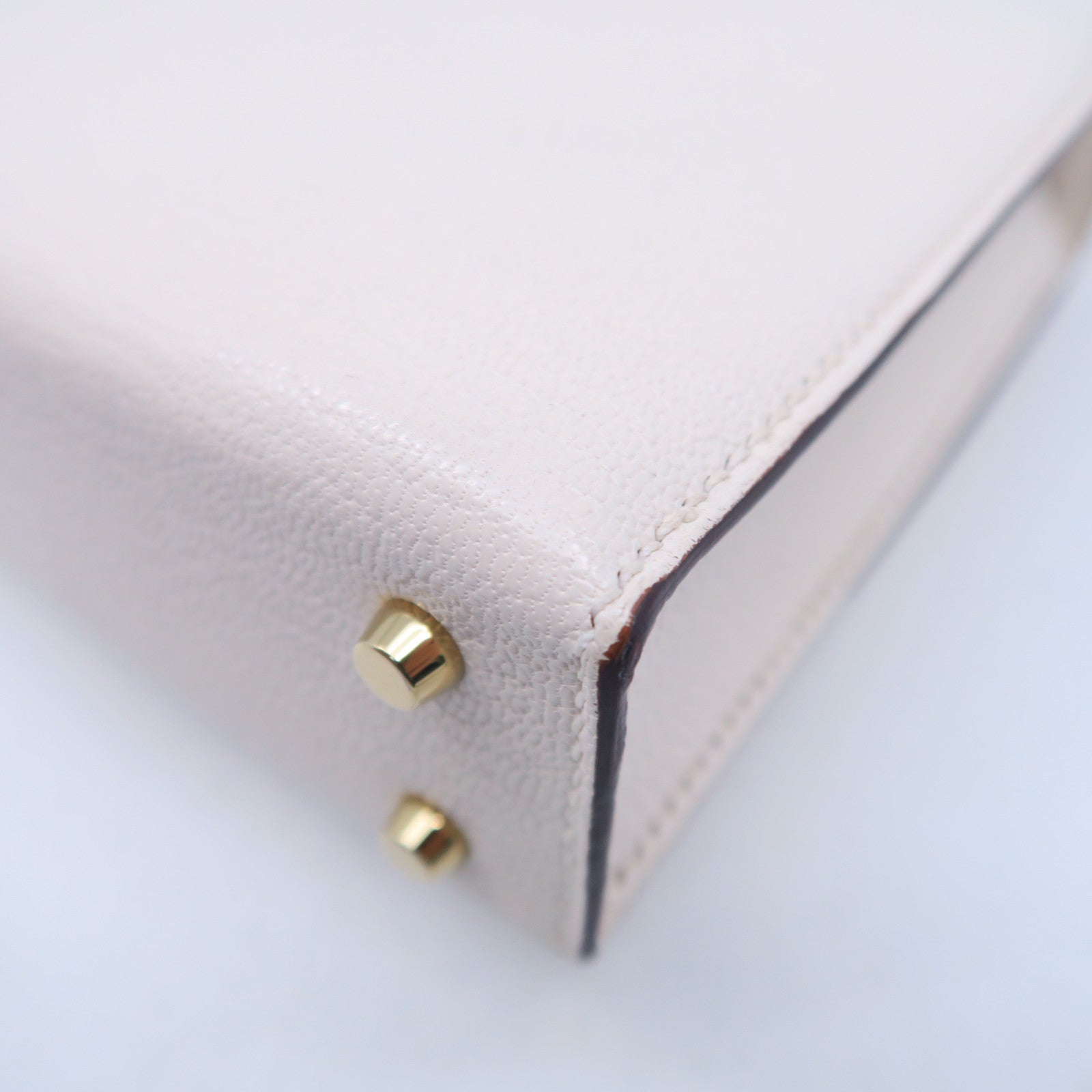 HERMES Chevre皮革Mini Verrou金扣鏈帶肩背袋Nata奶油白色