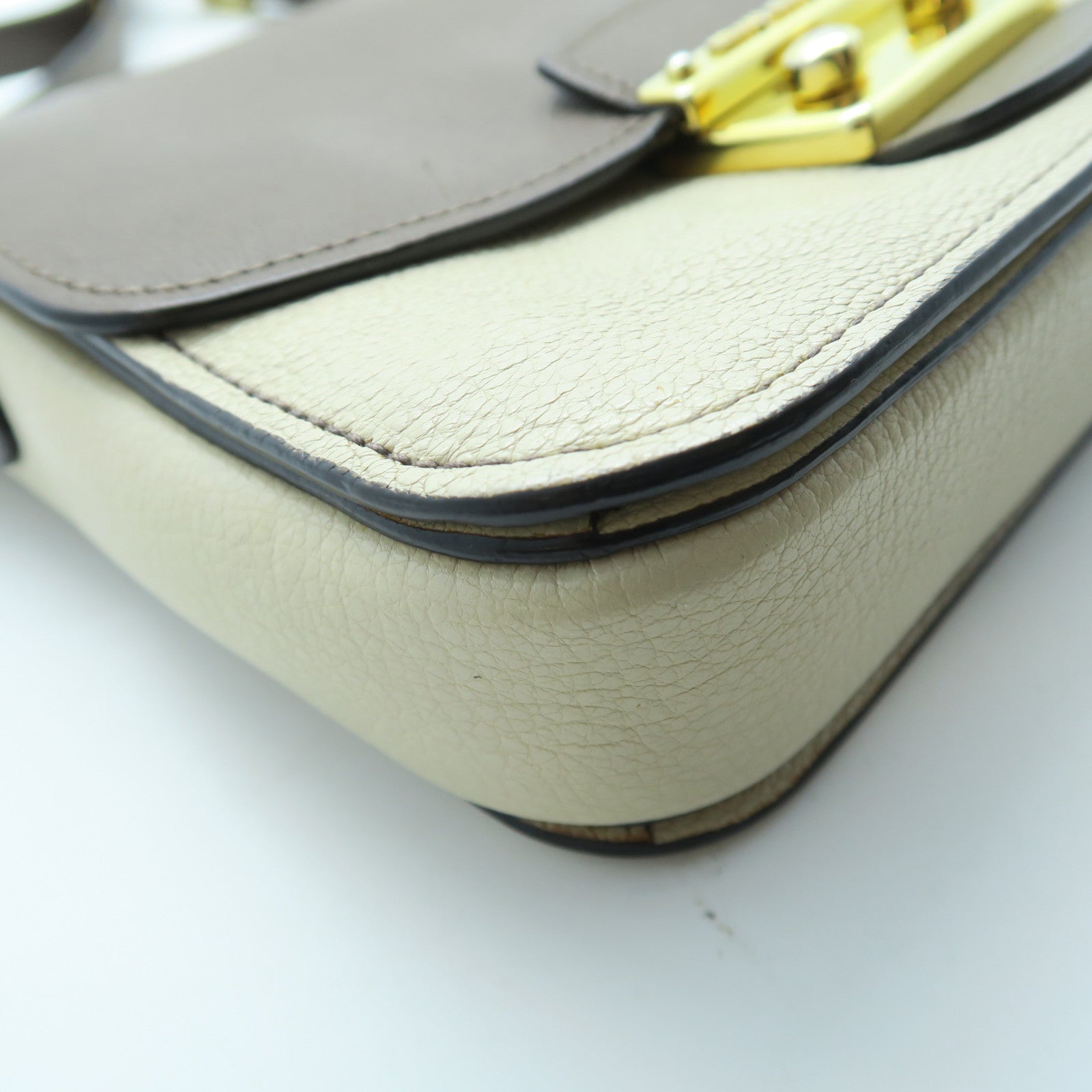 Miu Miu 牛皮皮革Shoulder Bag金扣肩背袋啡色/淺褐色