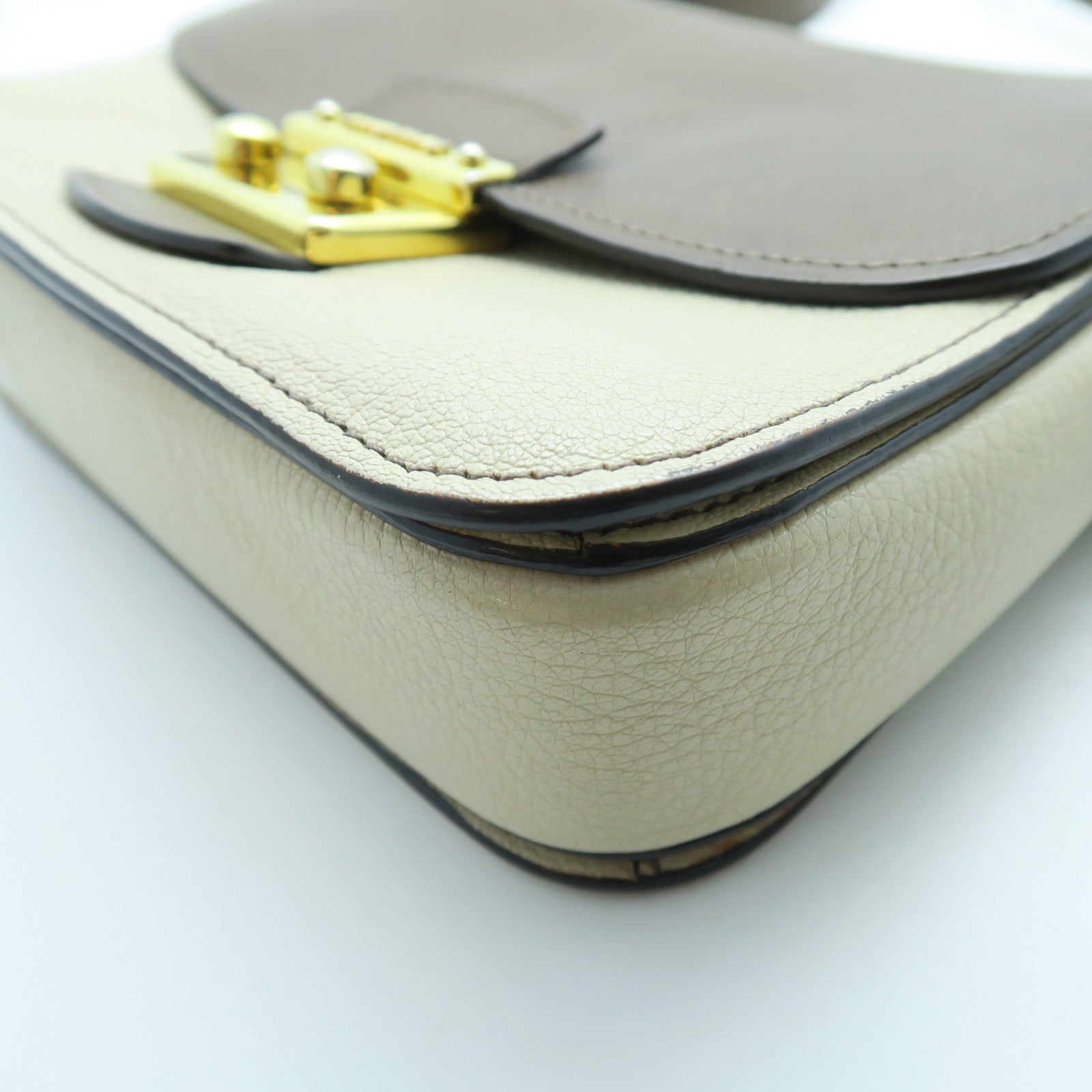 Miu Miu 牛皮皮革Shoulder Bag金扣肩背袋啡色/淺褐色