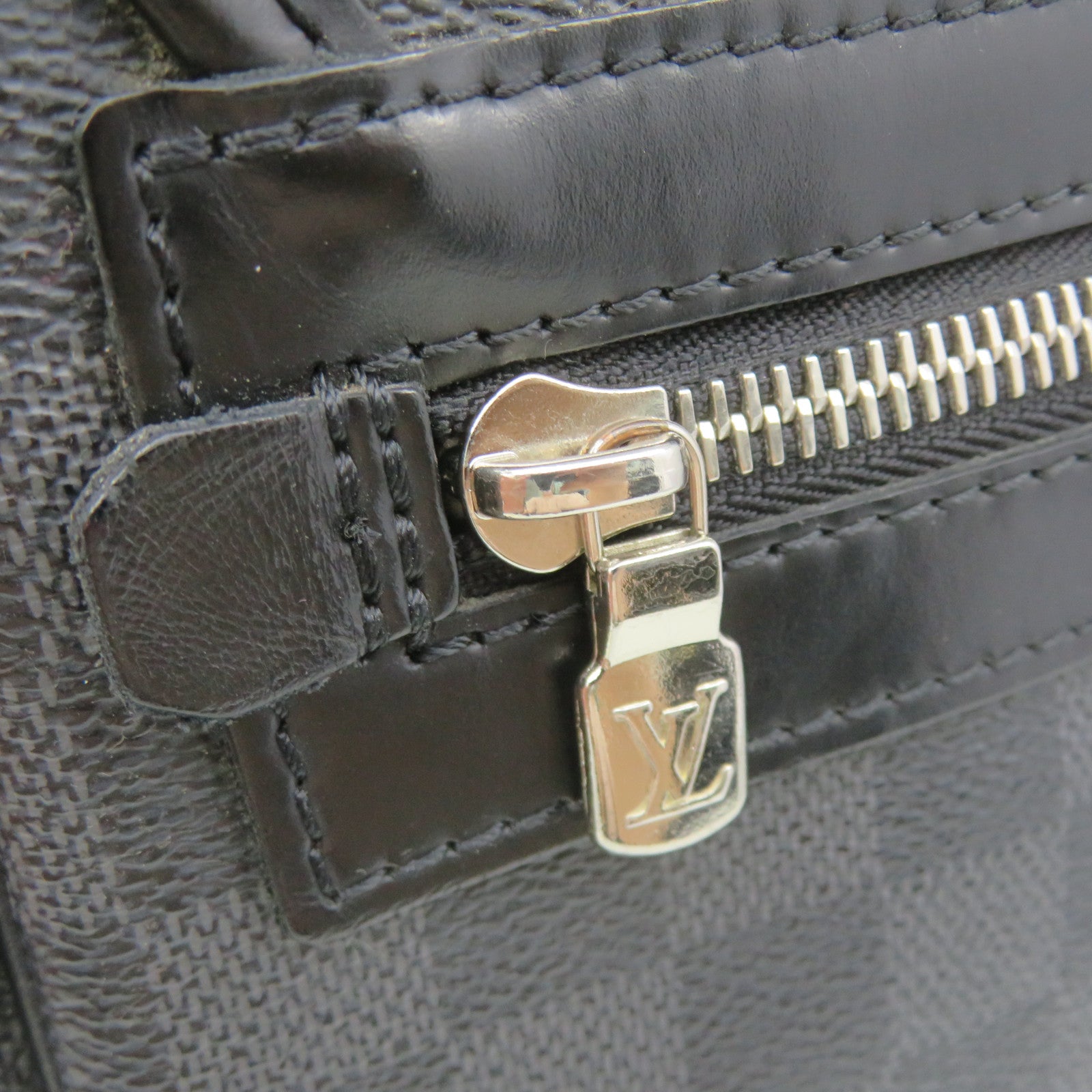 LOUIS VUITTON Damier Daniel GM Shoulder Bag肩背袋黑色