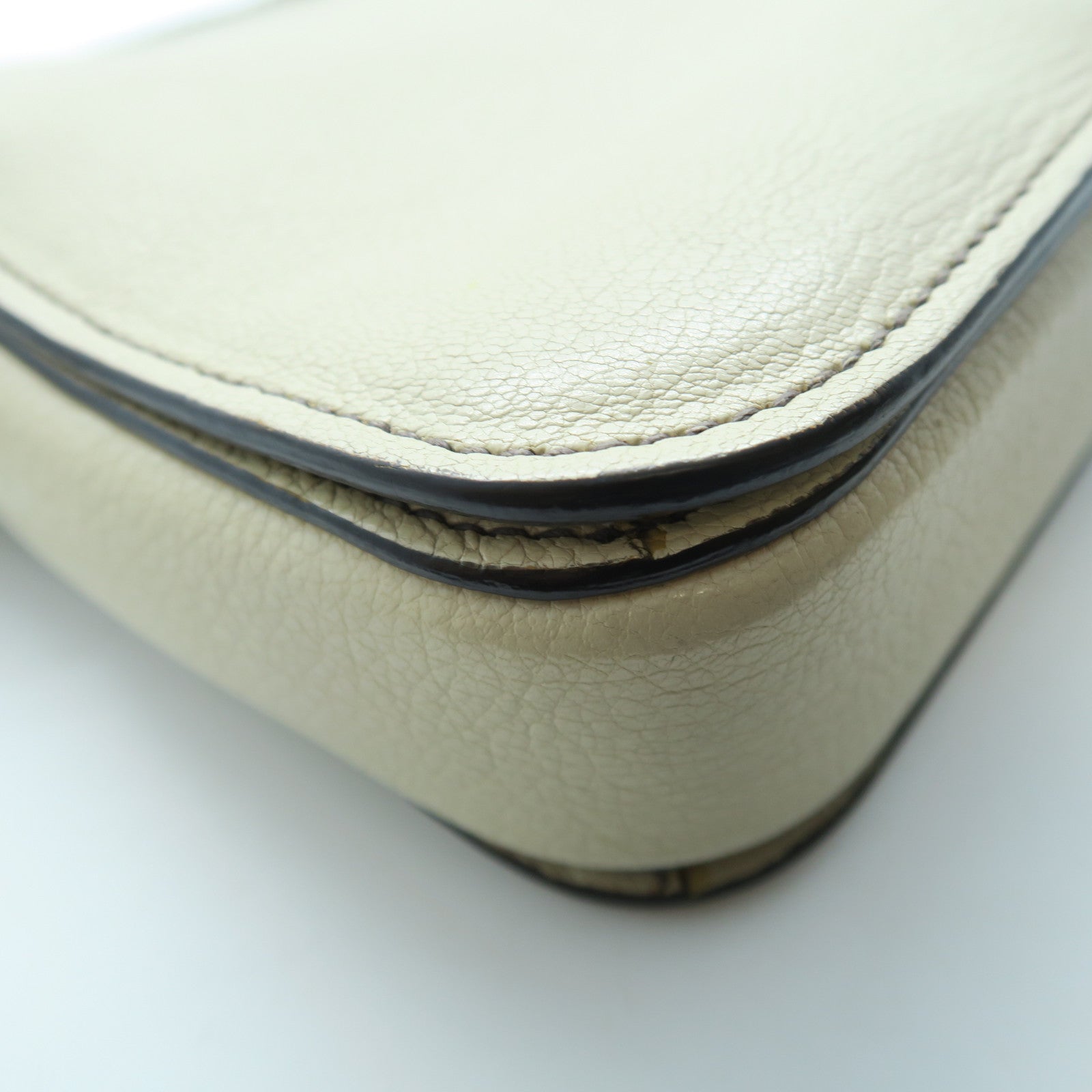 Miu Miu 牛皮皮革Shoulder Bag金扣肩背袋啡色/淺褐色