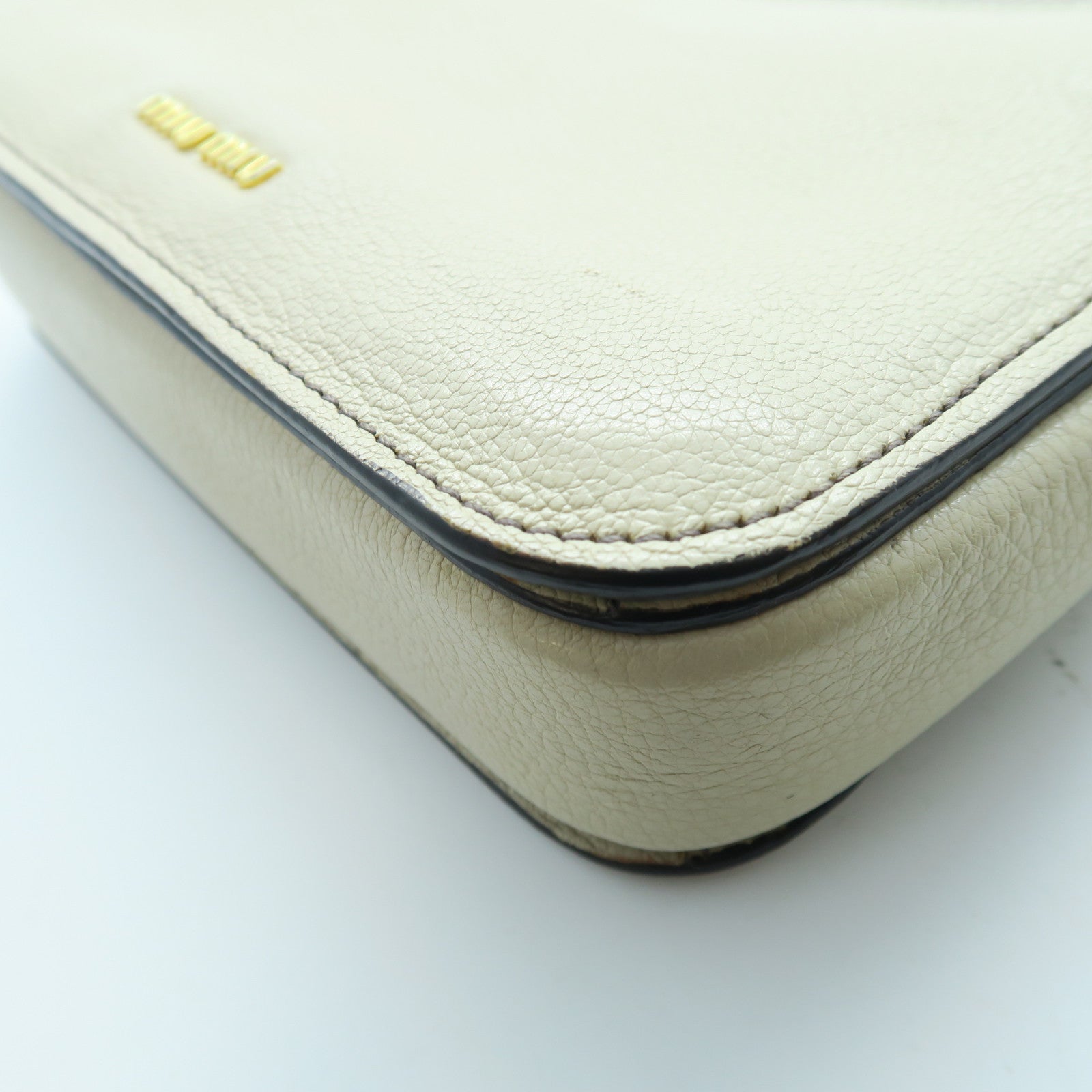 Miu Miu 牛皮皮革Shoulder Bag金扣肩背袋啡色/淺褐色