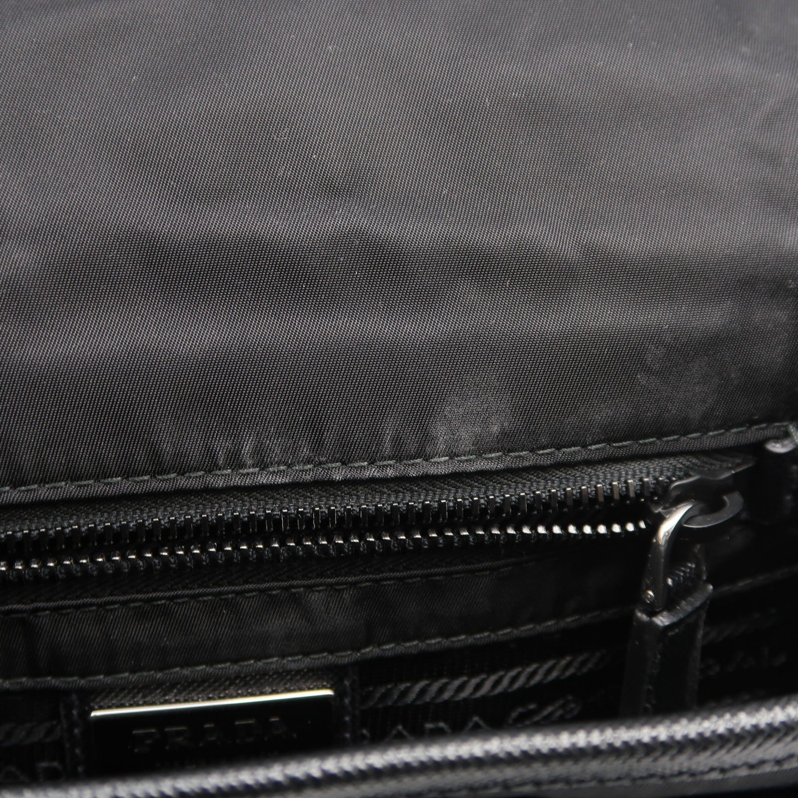 PRADA 再生尼龍/Saffiano皮革Shoulder Bag銀扣肩背袋黑色