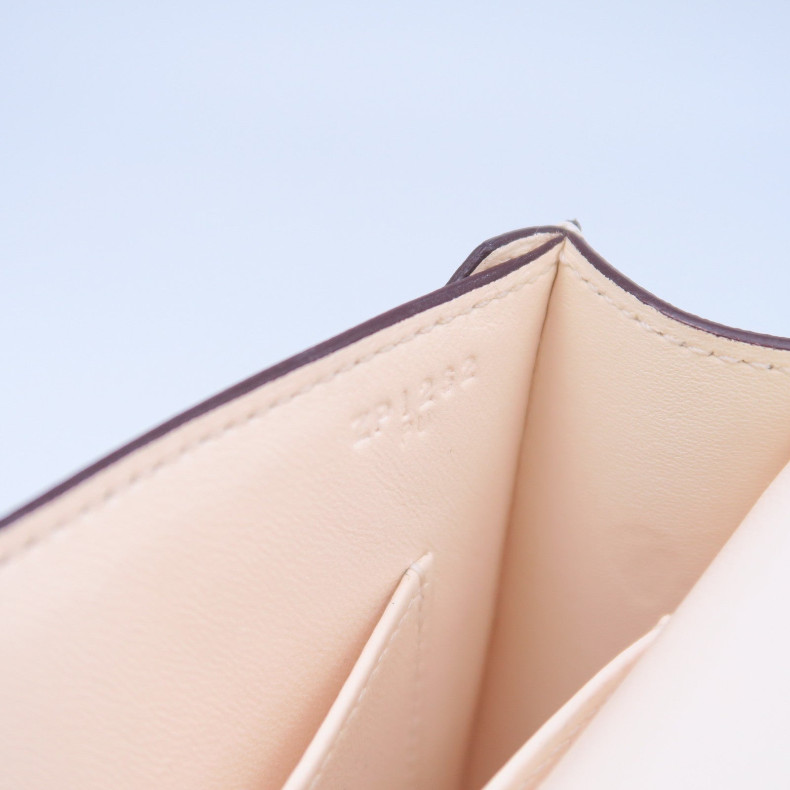 HERMES Chevre皮革Mini Verrou金扣鏈帶肩背袋Nata奶油白色