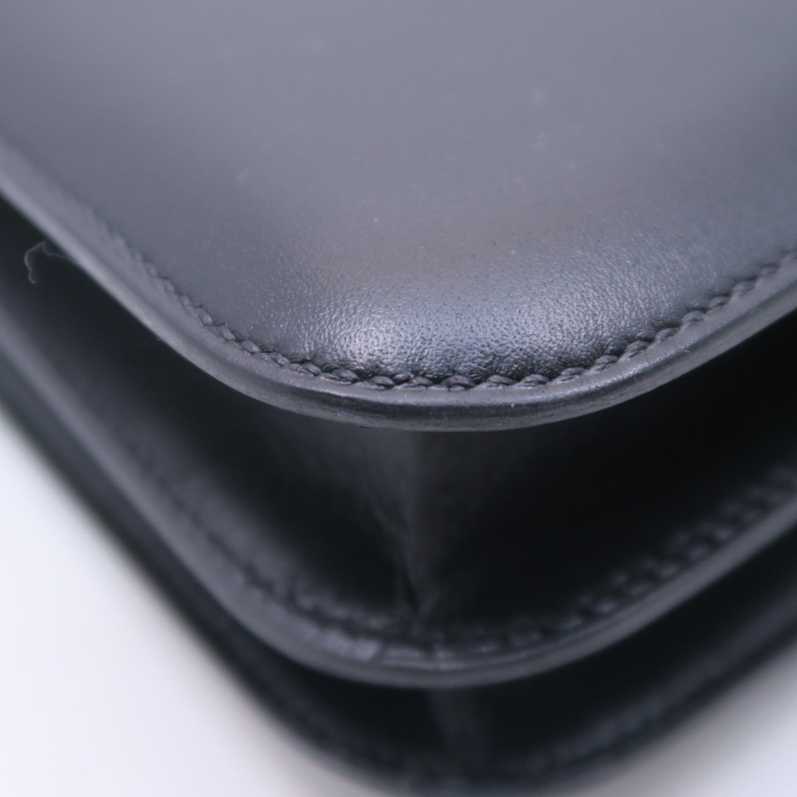 HERMES Tadelakt皮革Constance Mini銀扣肩背袋黑色