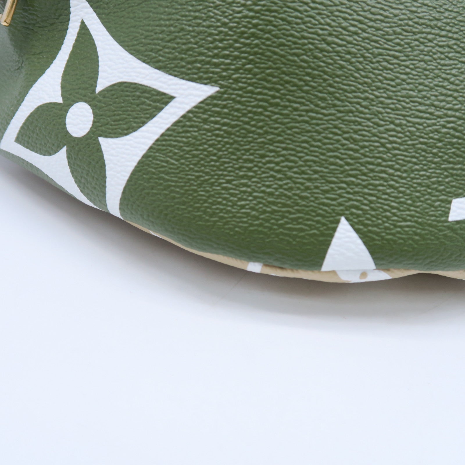LOUIS VUITTON Monogram Giant Bumbag金扣腰包胸前包綠色/米色/白色