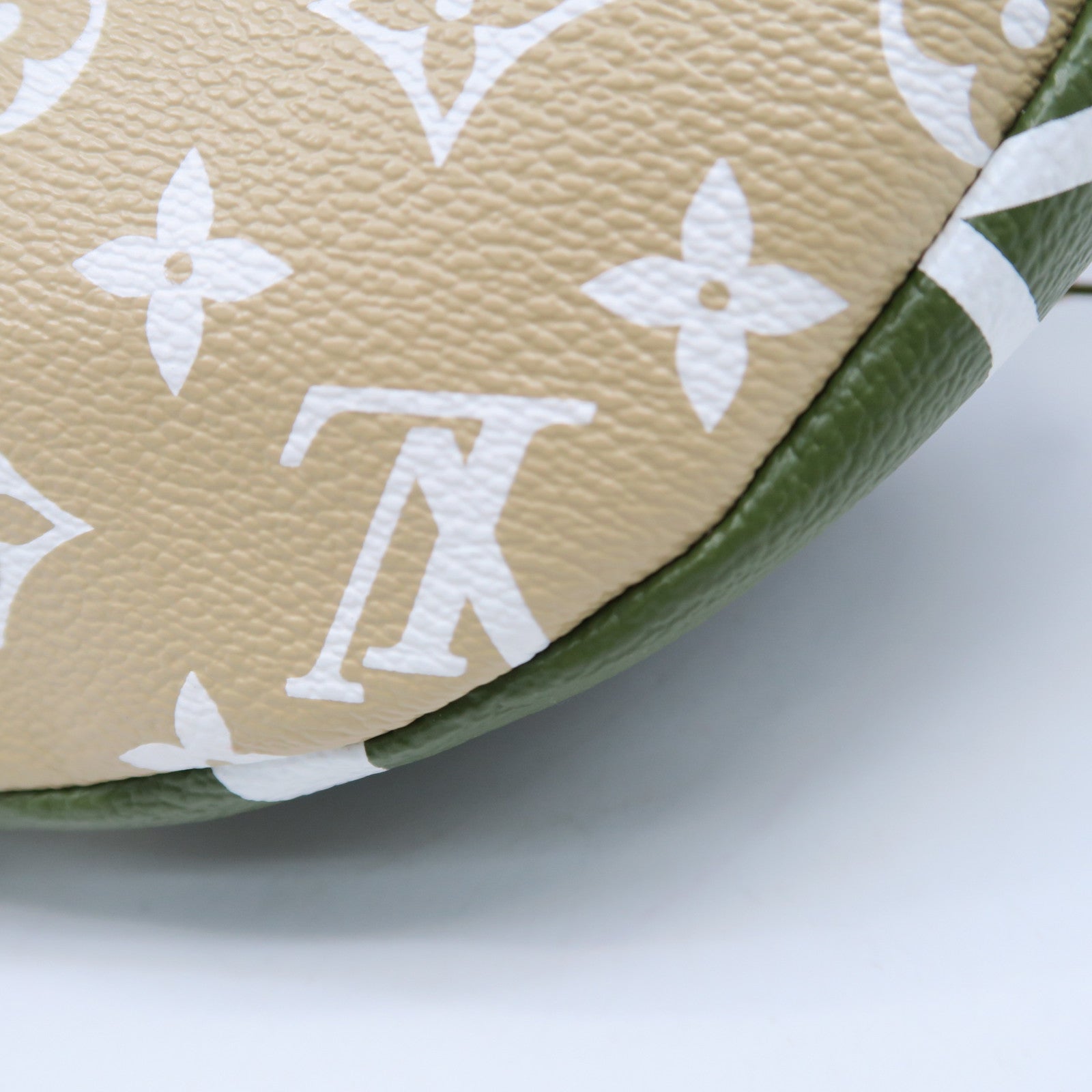 LOUIS VUITTON Monogram Giant Bumbag金扣腰包胸前包綠色/米色/白色