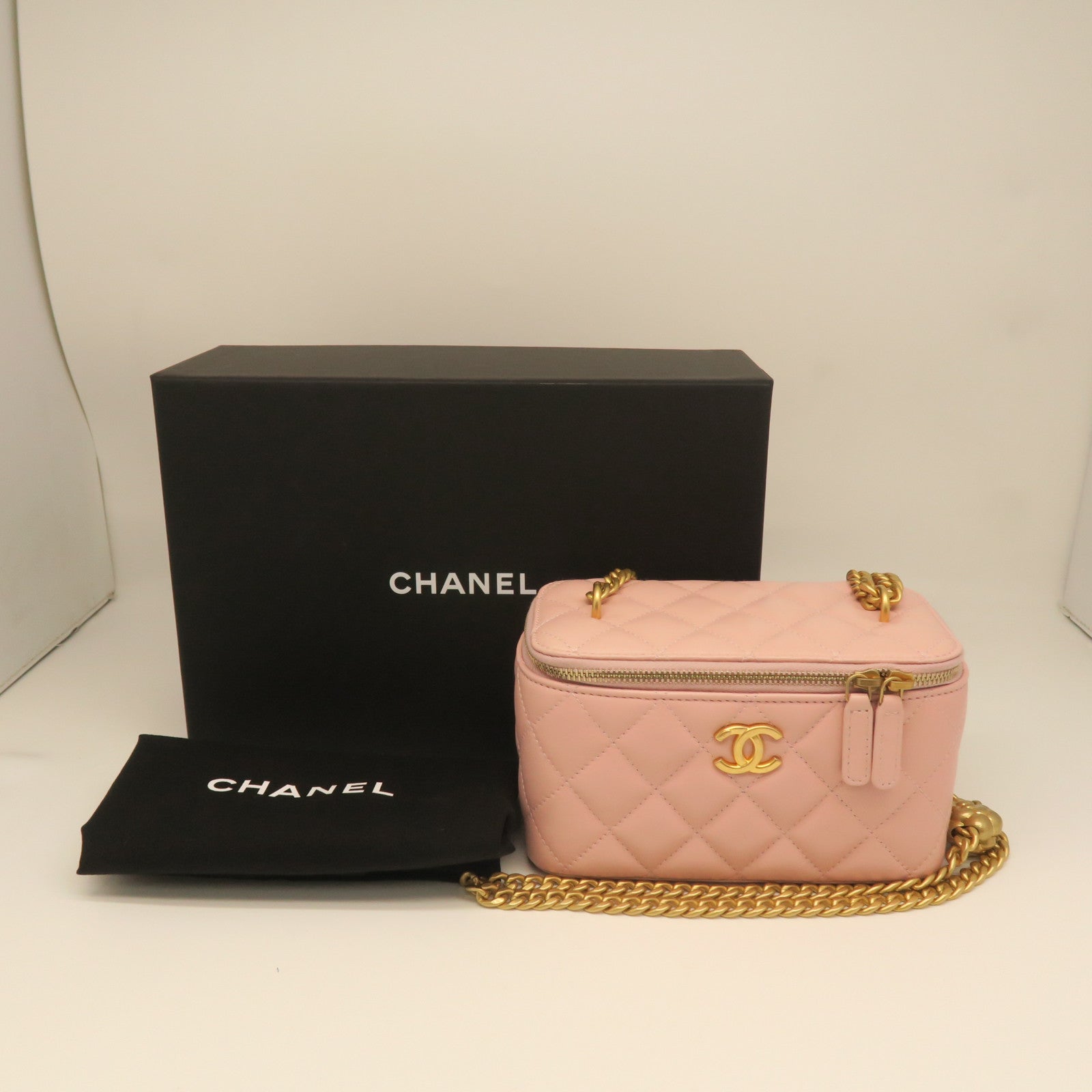 CHANEL Diamond Sheepskin Leather Vanity Case Gold Buckle Shoulder Bag Pink