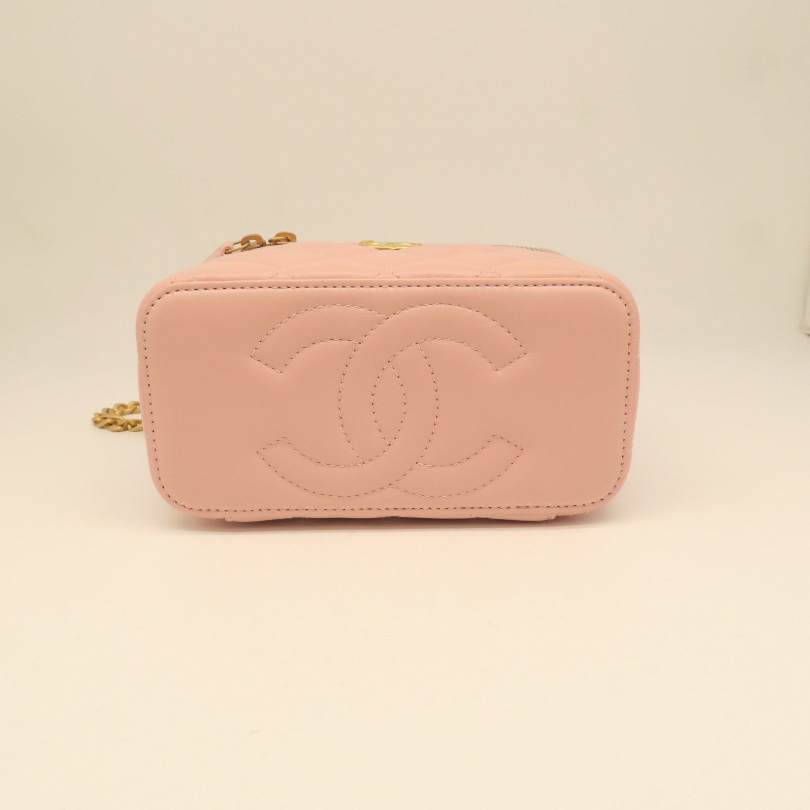 CHANEL Diamond Sheepskin Leather Vanity Case Gold Buckle Shoulder Bag Pink