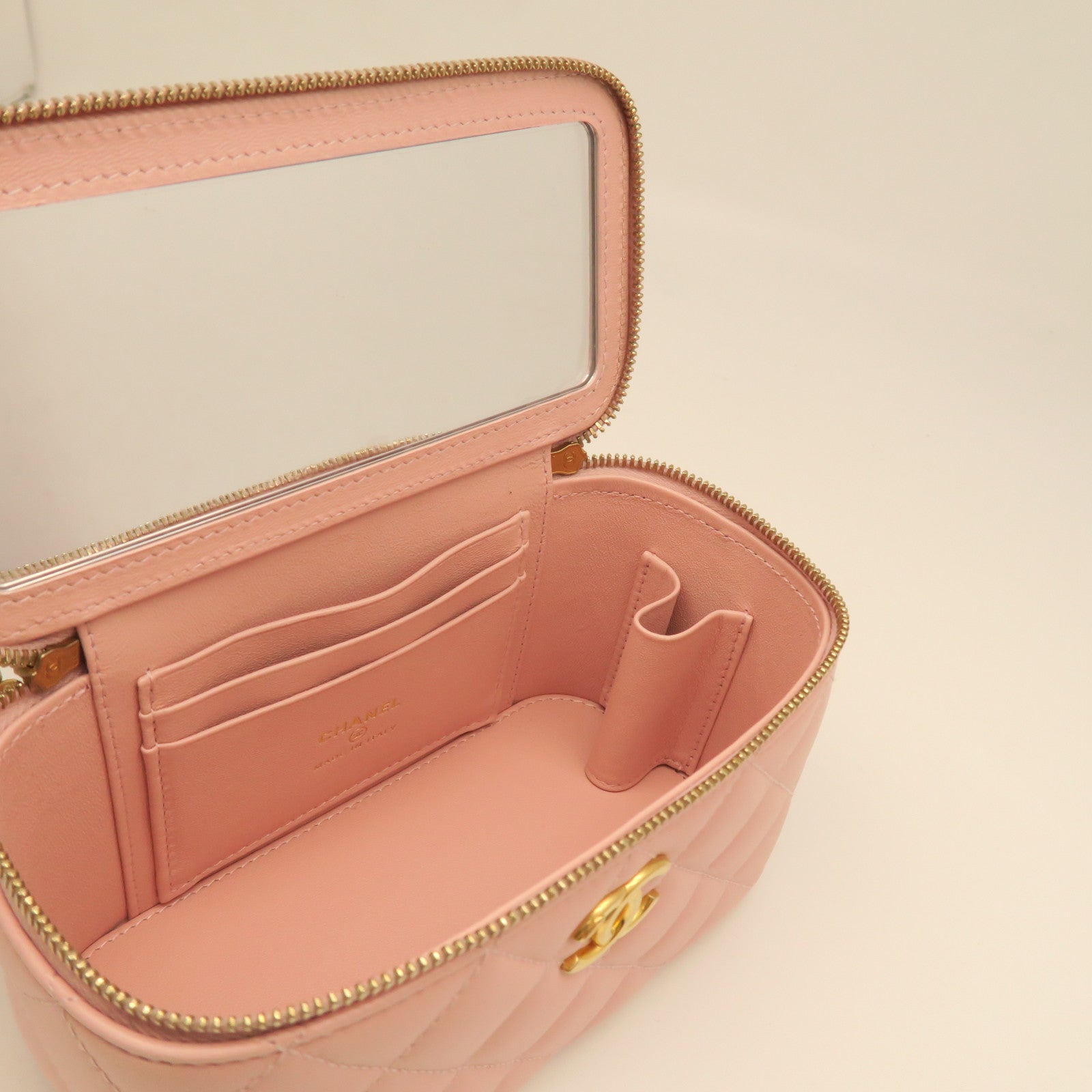 CHANEL Diamond Sheepskin Leather Vanity Case Gold Buckle Shoulder Bag Pink