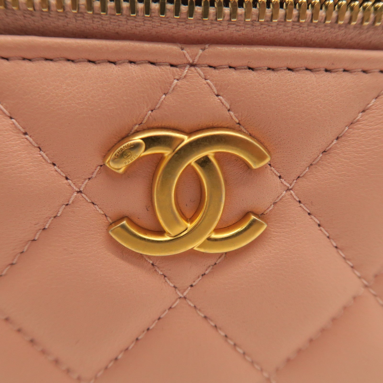 CHANEL Diamond Sheepskin Leather Vanity Case Gold Buckle Shoulder Bag Pink