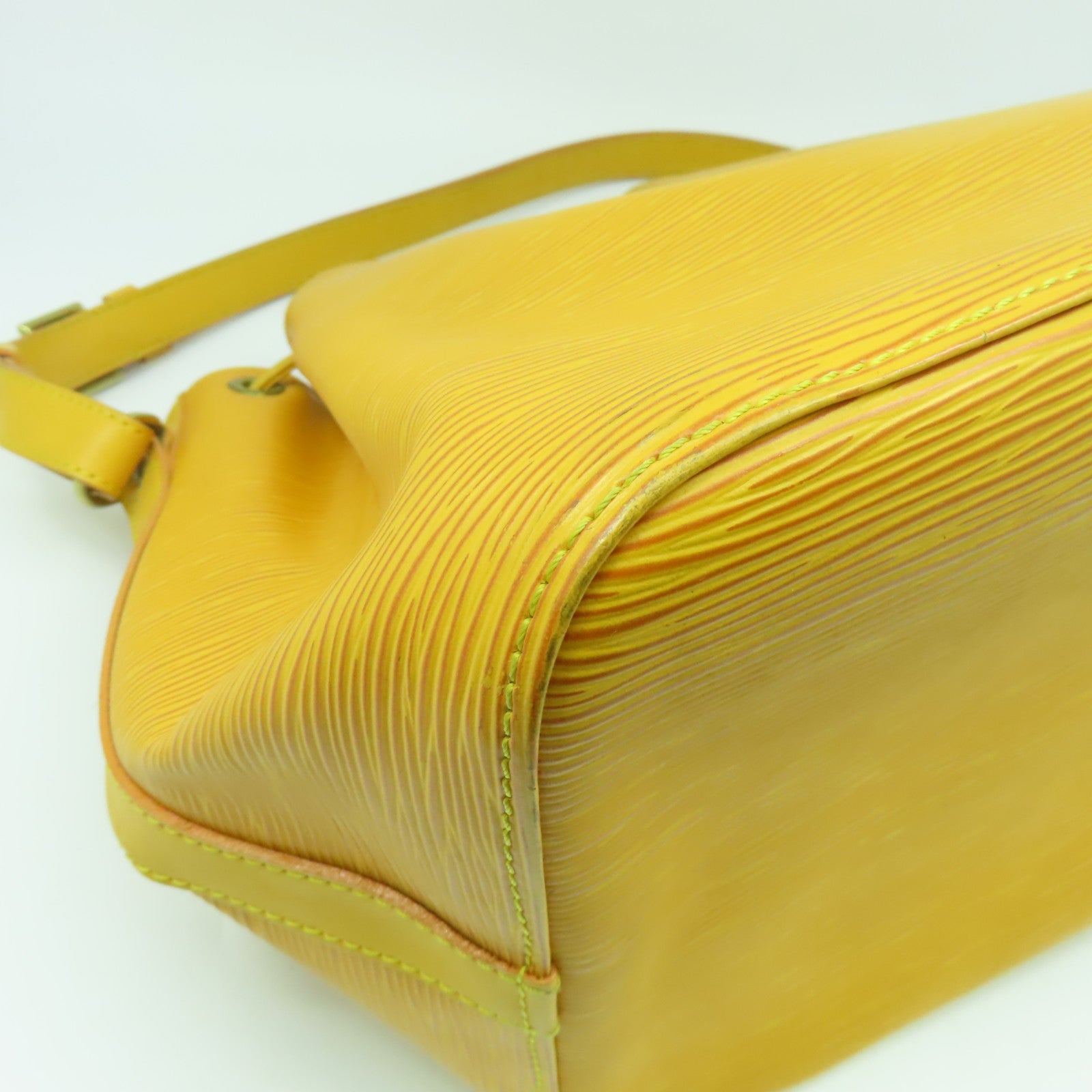 LOUIS VUITTON Epi Noe BB金扣肩背袋橙色