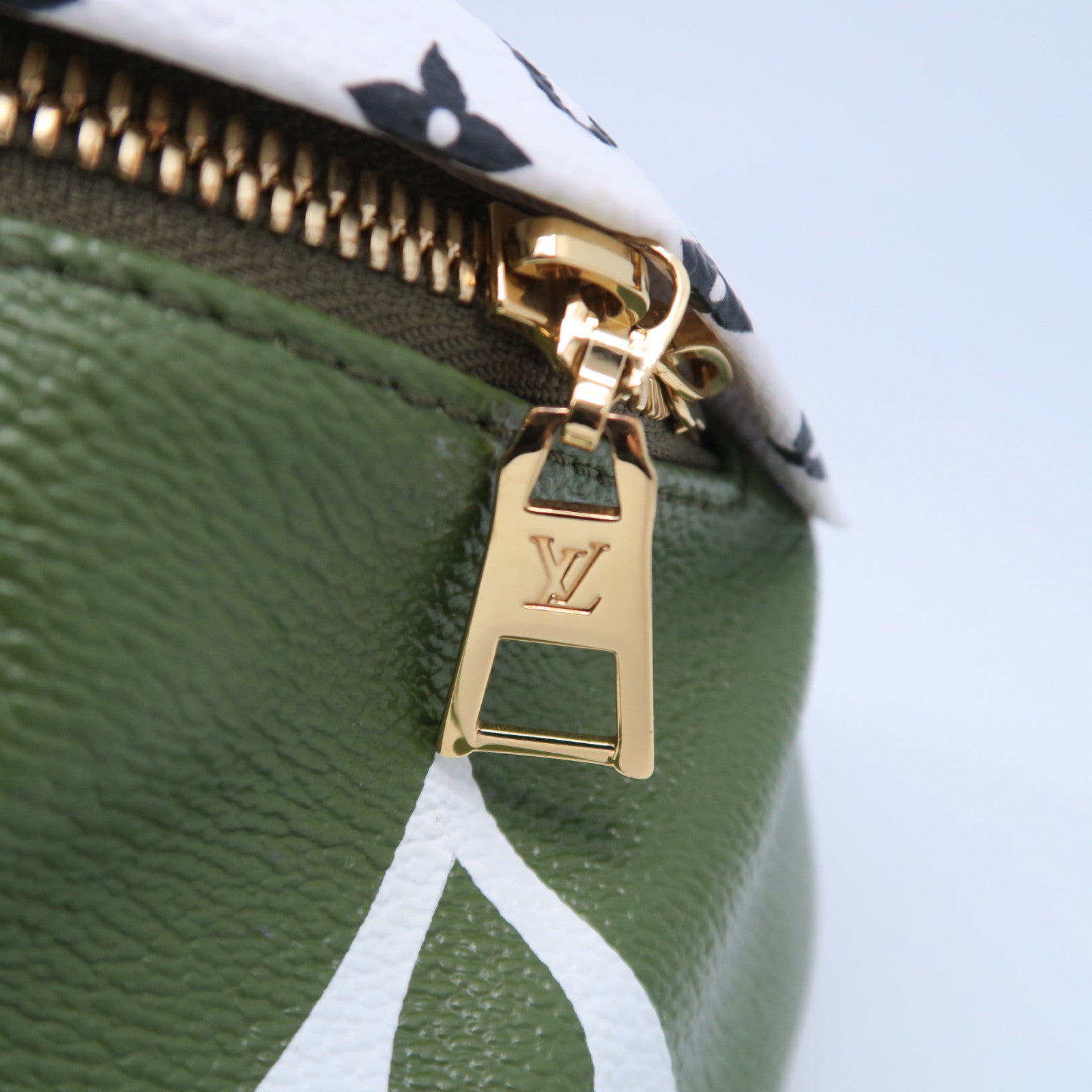 LOUIS VUITTON Monogram Giant Bumbag金扣腰包胸前包綠色/米色/白色