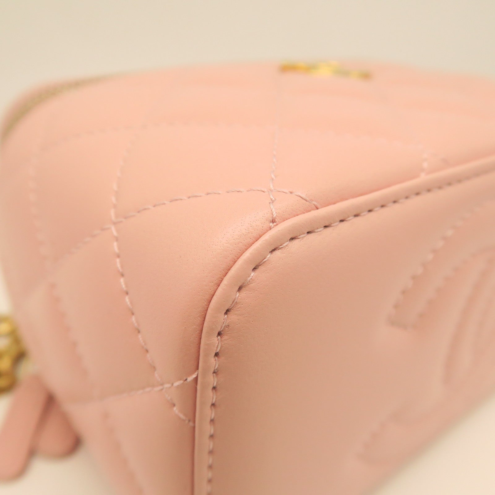 CHANEL Diamond Sheepskin Leather Vanity Case Gold Buckle Shoulder Bag Pink