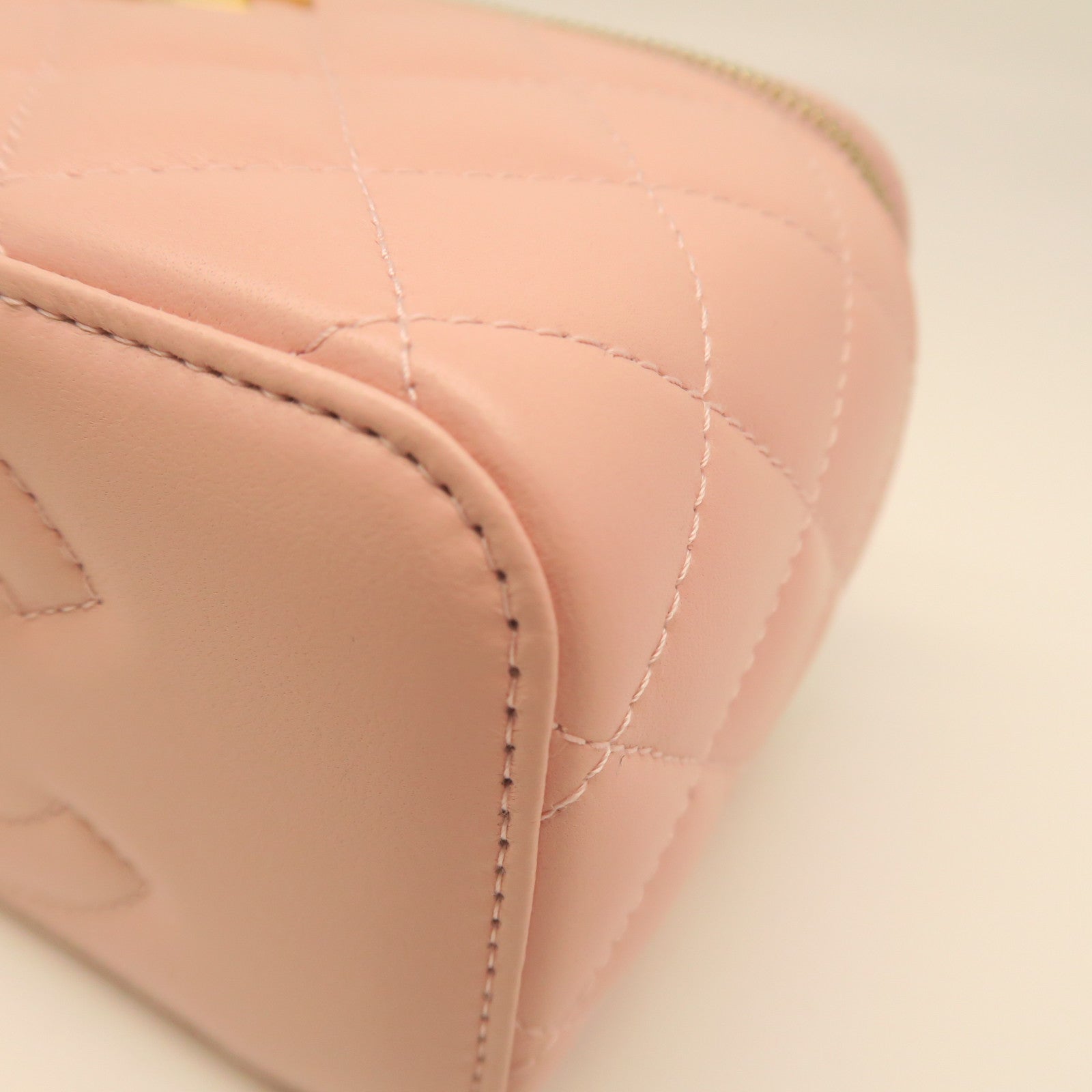 CHANEL Diamond Sheepskin Leather Vanity Case Gold Buckle Shoulder Bag Pink