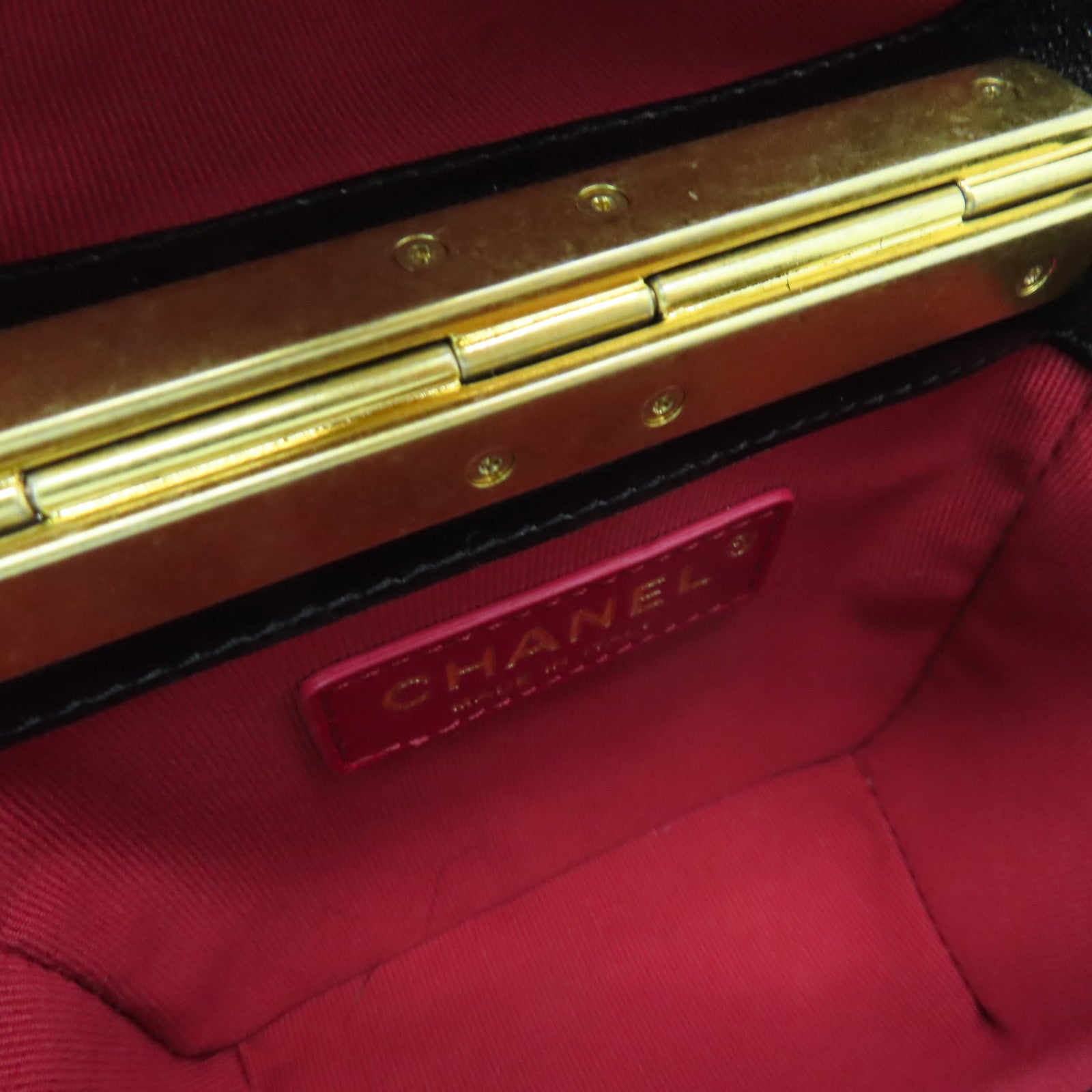 CHANEL 菱格Caviar皮革Chain shoulder銀扣鏈帶肩背袋黑色