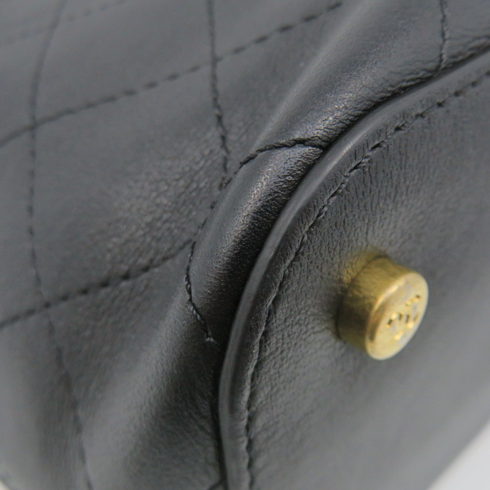 CHANEL Lingge cowhide leather Bucket Bag gold buckle chain belt handle shoulder bag black