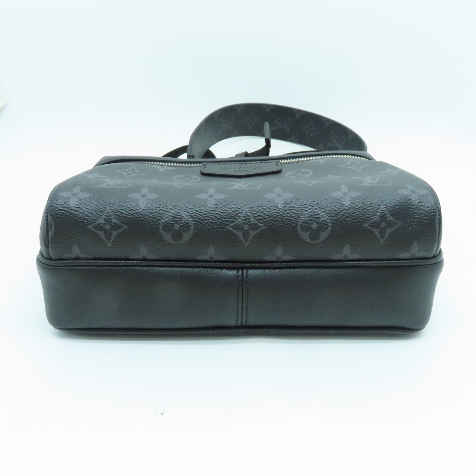 LOUIS VUITTON Monogram Eclipes Outdoor銀扣肩背袋黑色