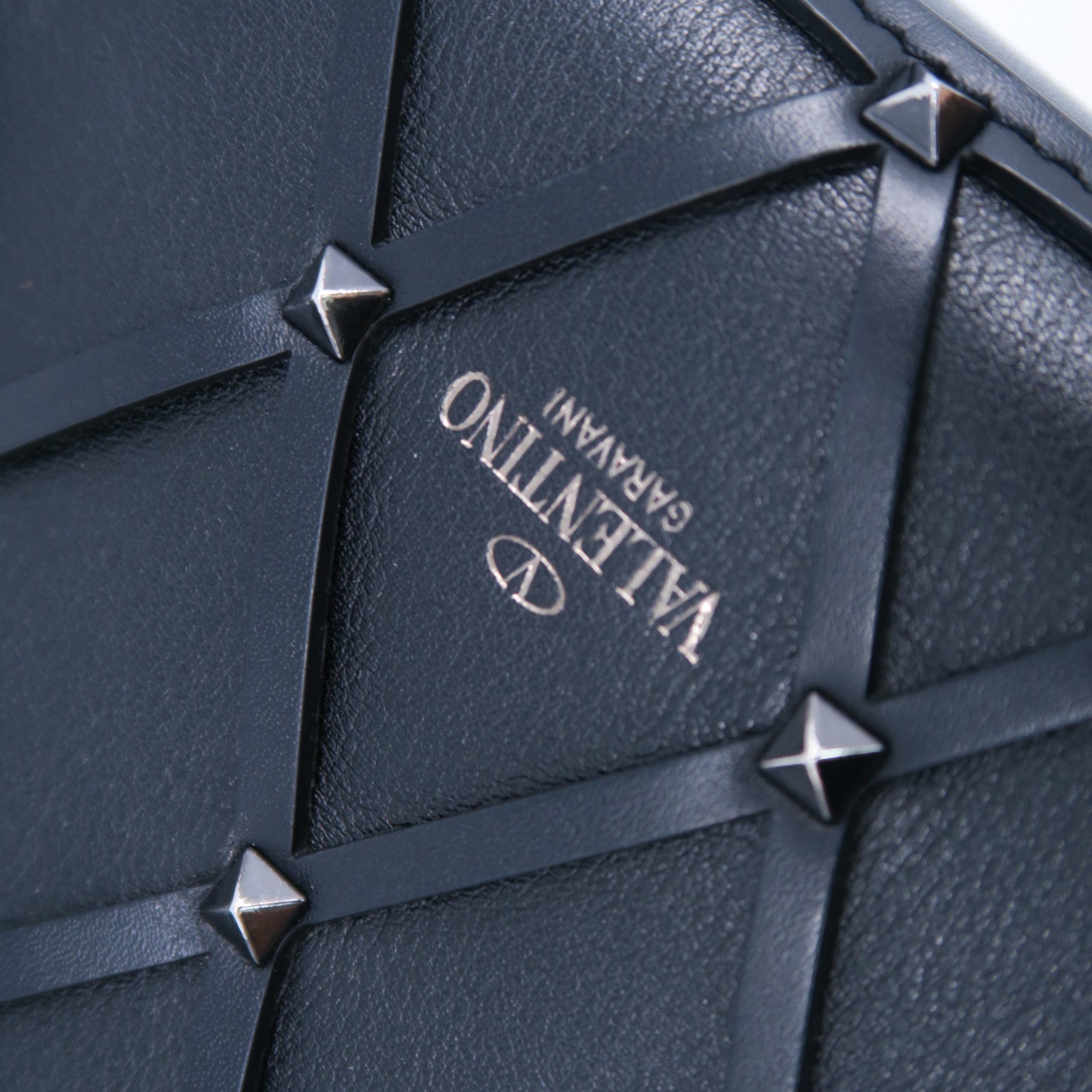 Valentino 牛皮皮革Chain Shoulder Bag銀扣鏈帶肩背袋黑色