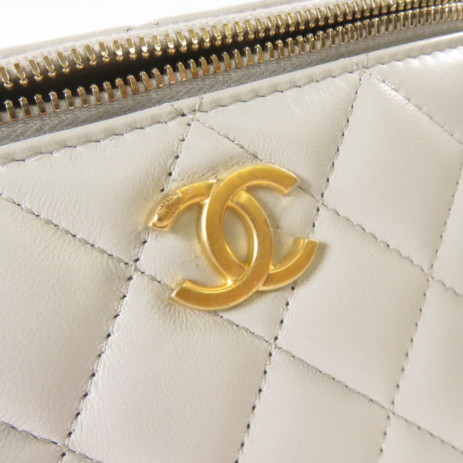 CHANEL 菱格羊皮皮革Vanity Case金扣鏈帶肩背袋淺藍色
