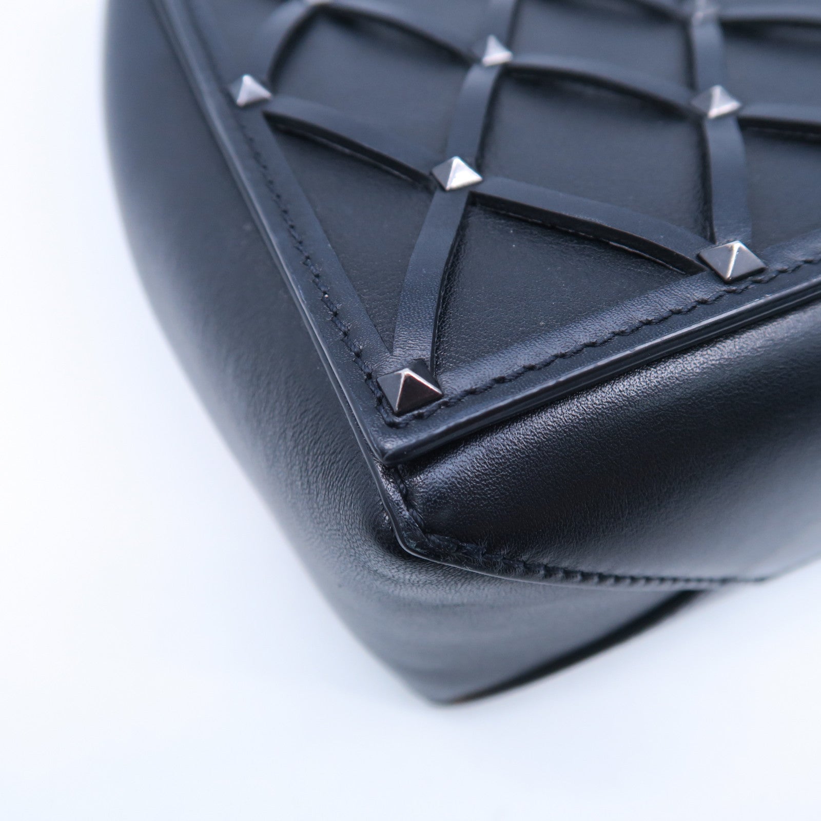 Valentino 牛皮皮革Chain Shoulder Bag銀扣鏈帶肩背袋黑色