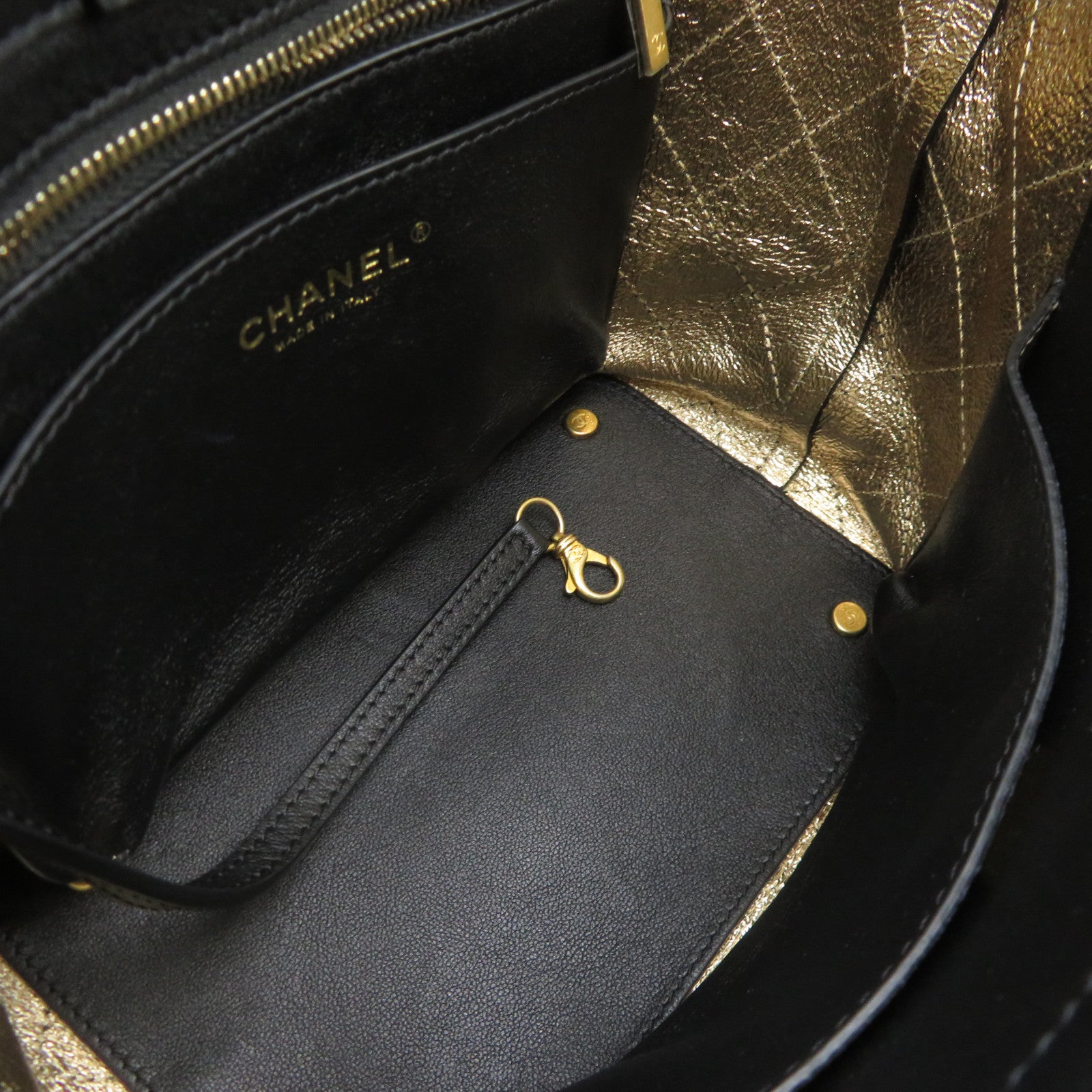 CHANEL Lingge cowhide leather Bucket Bag gold buckle chain belt handle shoulder bag black