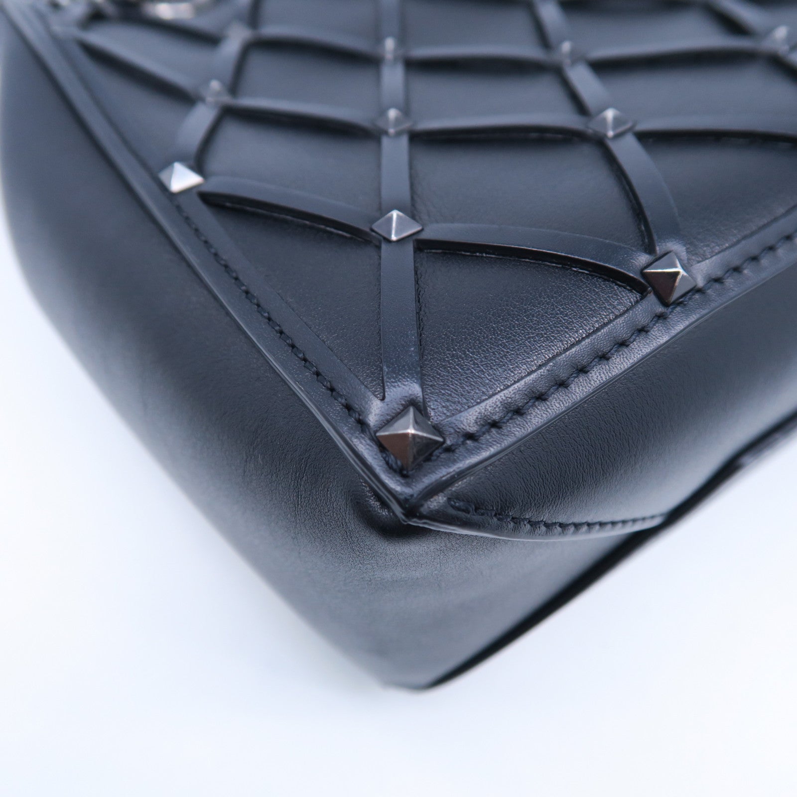 Valentino 牛皮皮革Chain Shoulder Bag銀扣鏈帶肩背袋黑色