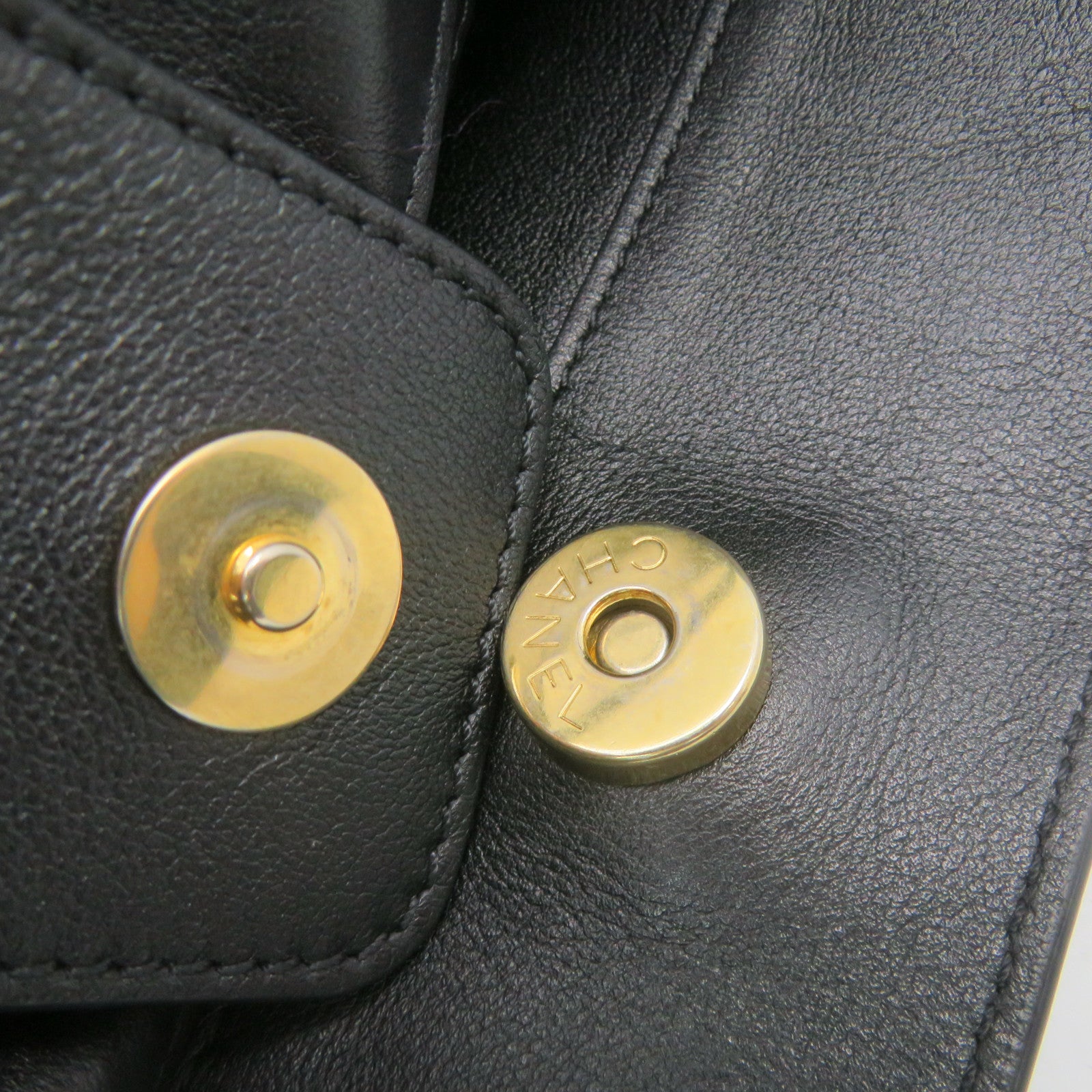 CHANEL Lingge cowhide leather Bucket Bag gold buckle chain belt handle shoulder bag black
