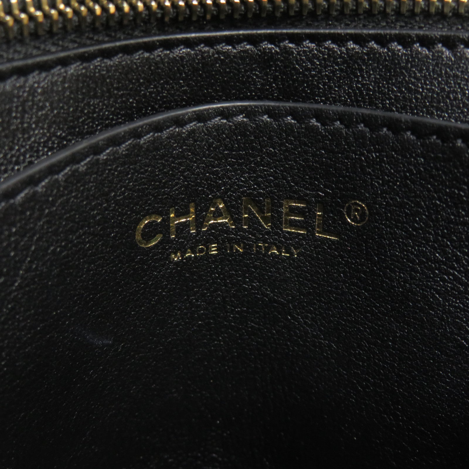CHANEL Lingge cowhide leather Bucket Bag gold buckle chain belt handle shoulder bag black