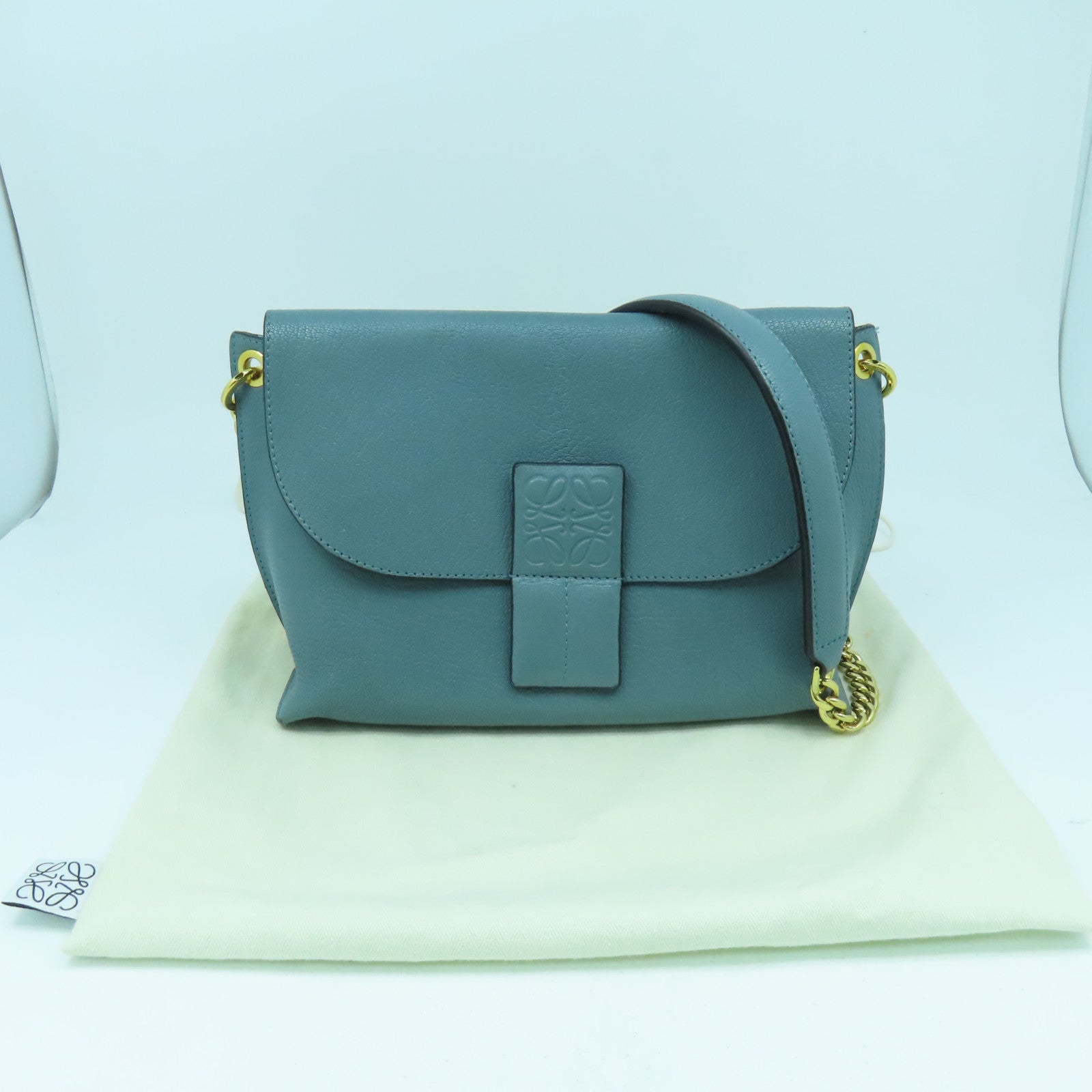 LOEWE 牛皮皮革Avenue Shoulder Bag金扣鏈帶肩背袋淺藍色