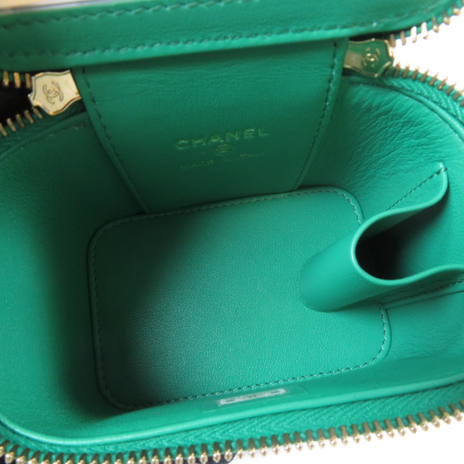 CHANEL 菱格Caviar皮革Vanity Case Mini金扣鏈帶肩背袋綠色