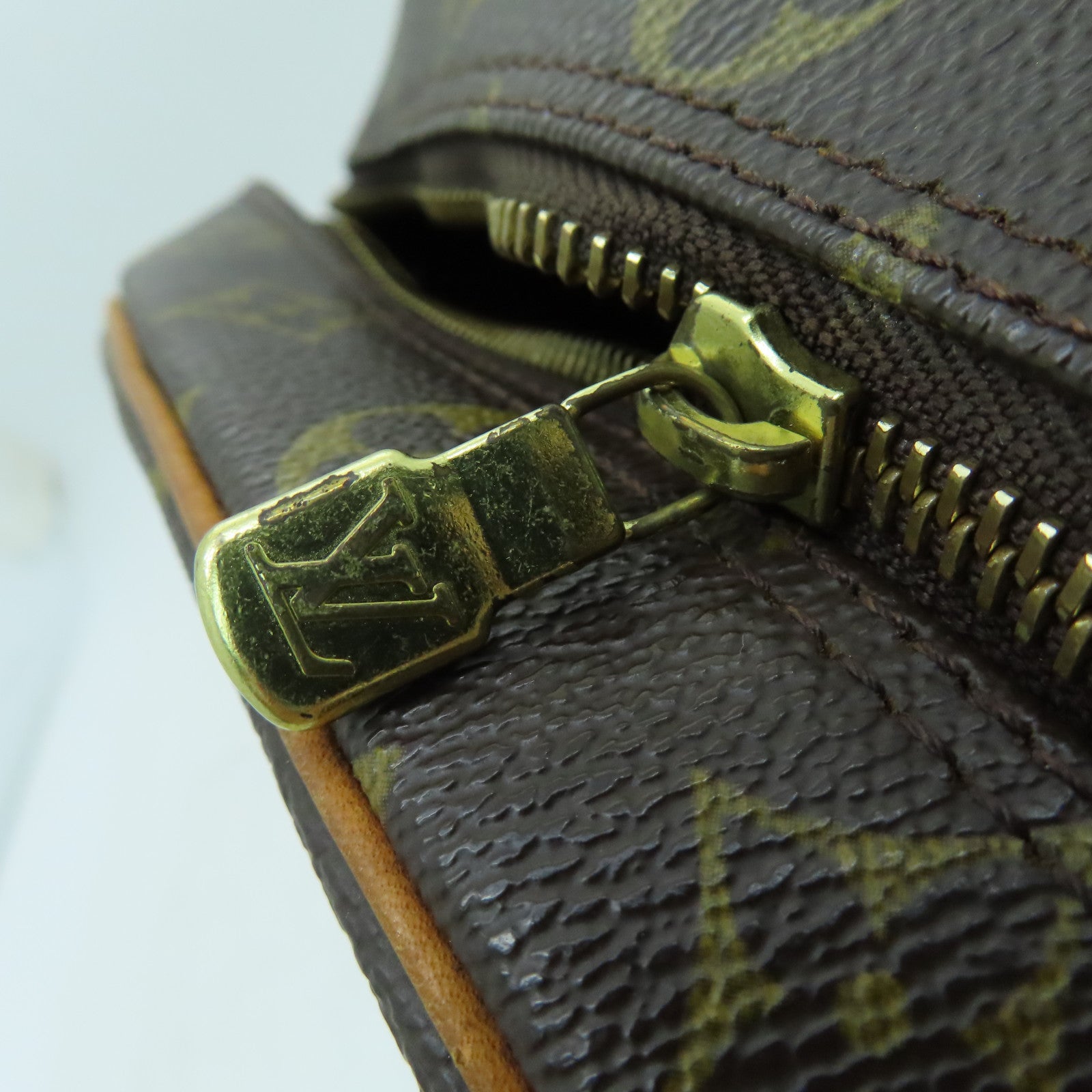 LOUIS VUITTON Monogram Blois Shoulder Bag金扣肩背袋啡色