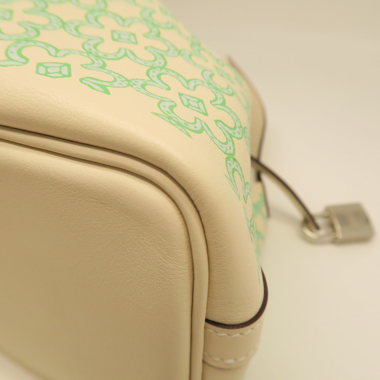 HERMES Swift皮革Picotin Micro Bag银扣手挽袋白色/绿色