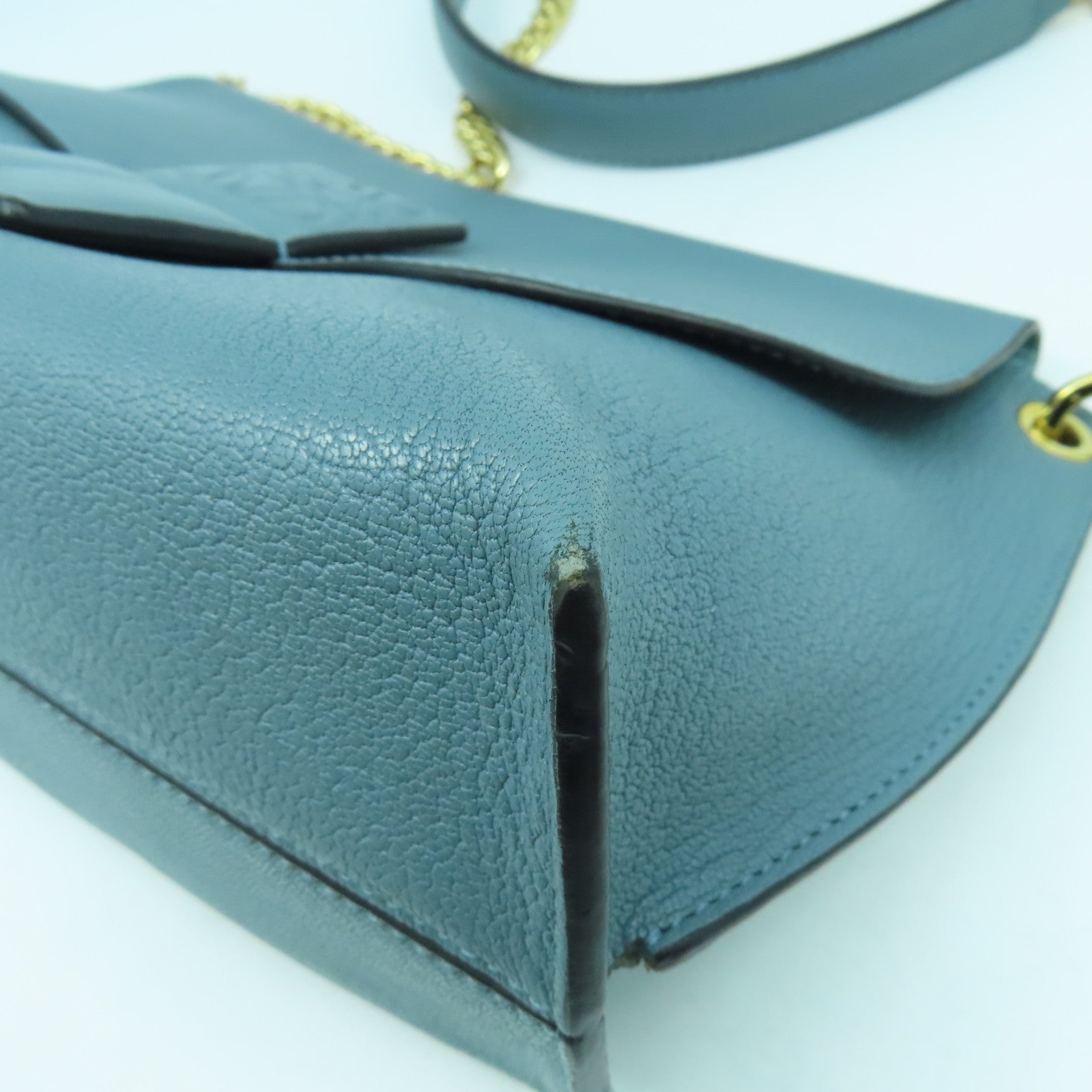 LOEWE 牛皮皮革Avenue Shoulder Bag金扣鏈帶肩背袋淺藍色