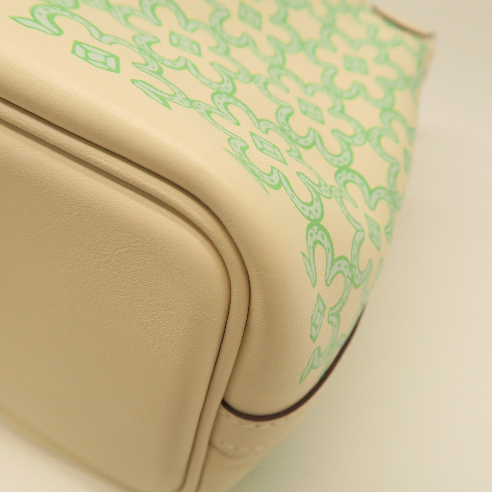 HERMES Swift皮革Picotin Micro Bag银扣手挽袋白色/绿色