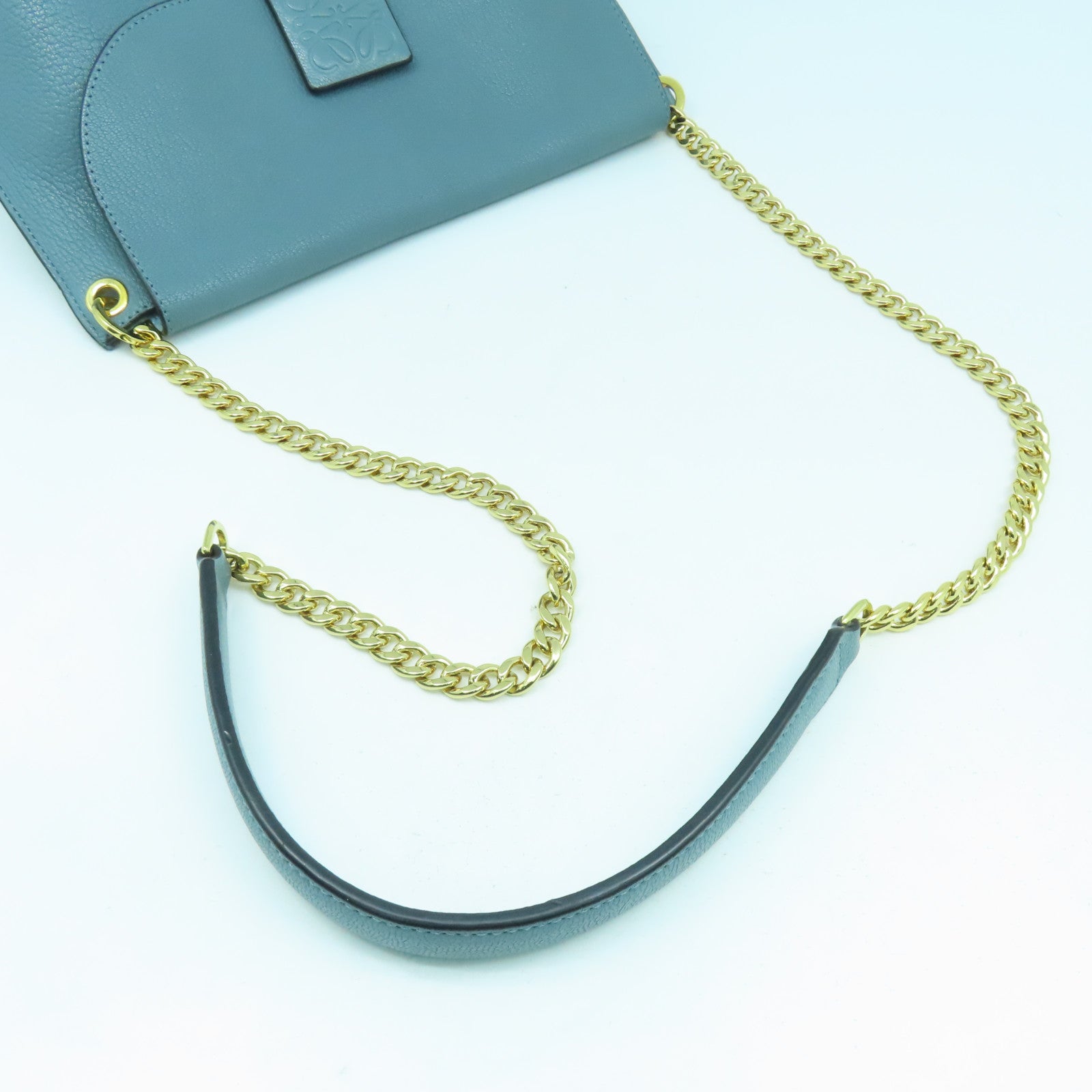 LOEWE 牛皮皮革Avenue Shoulder Bag金扣鏈帶肩背袋淺藍色