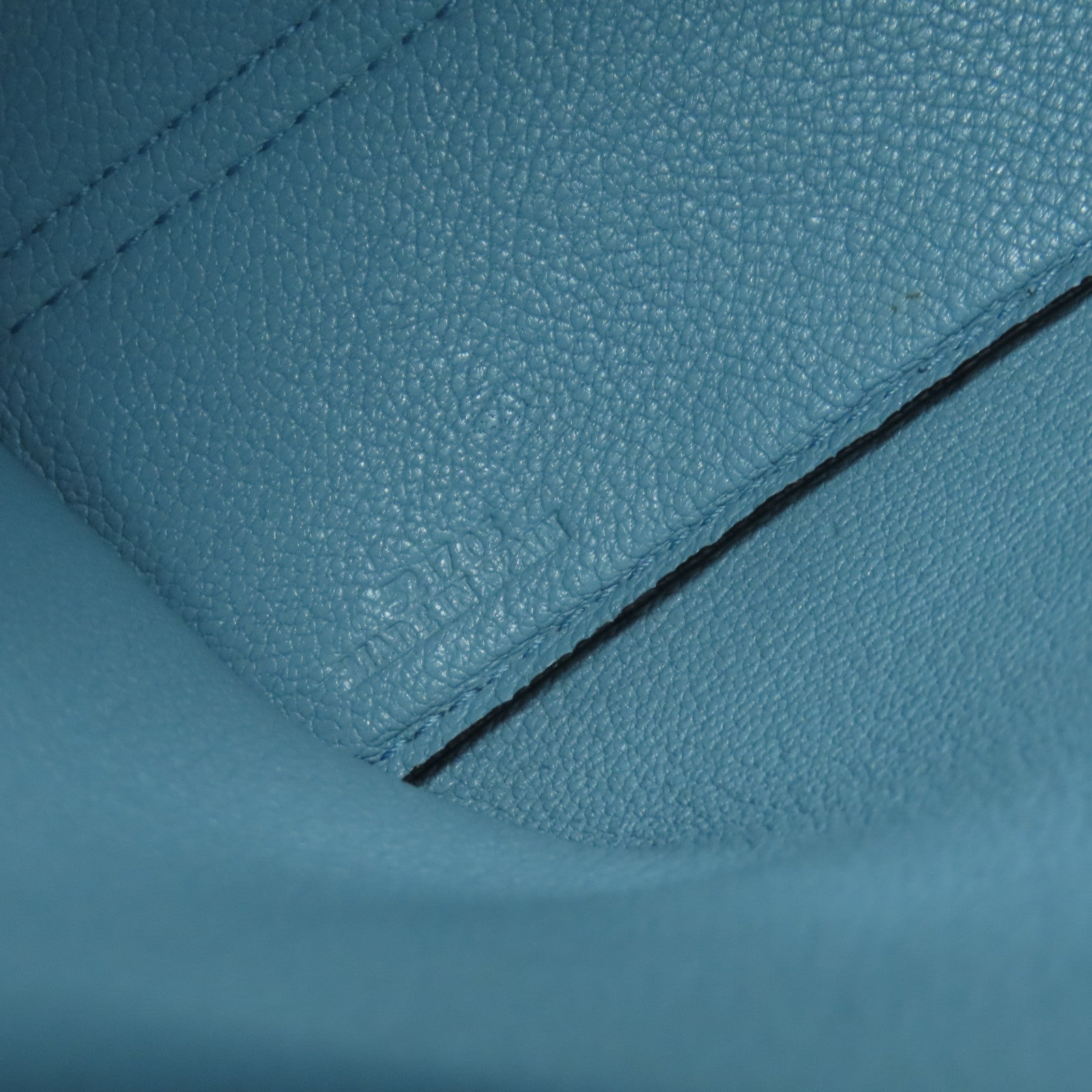LOEWE 牛皮皮革Avenue Shoulder Bag金扣鏈帶肩背袋淺藍色