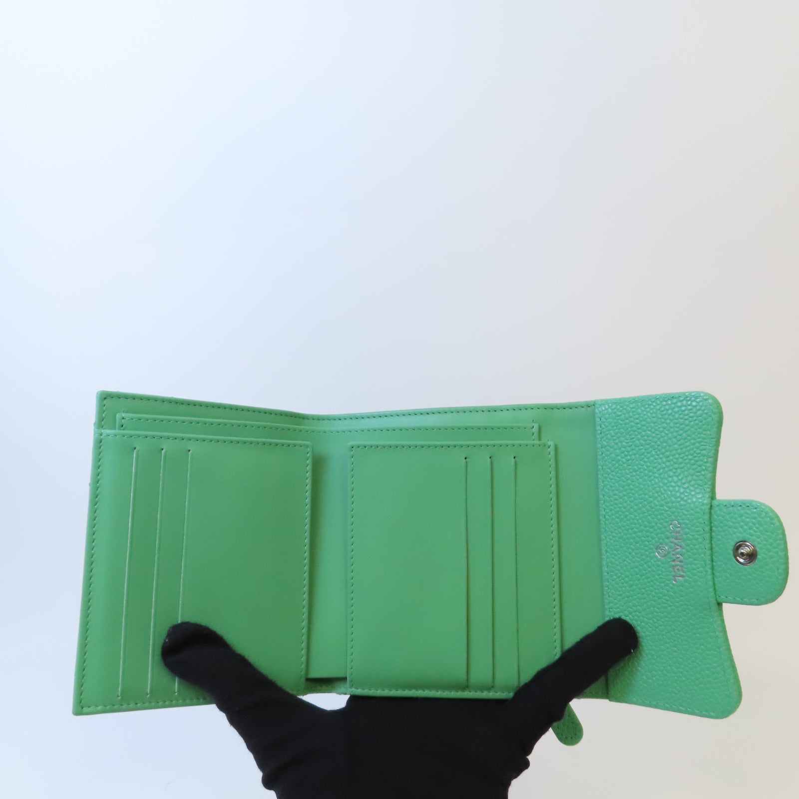 CHANEL 斜紋牛皮皮革Fold Wallet銀扣錢包綠色