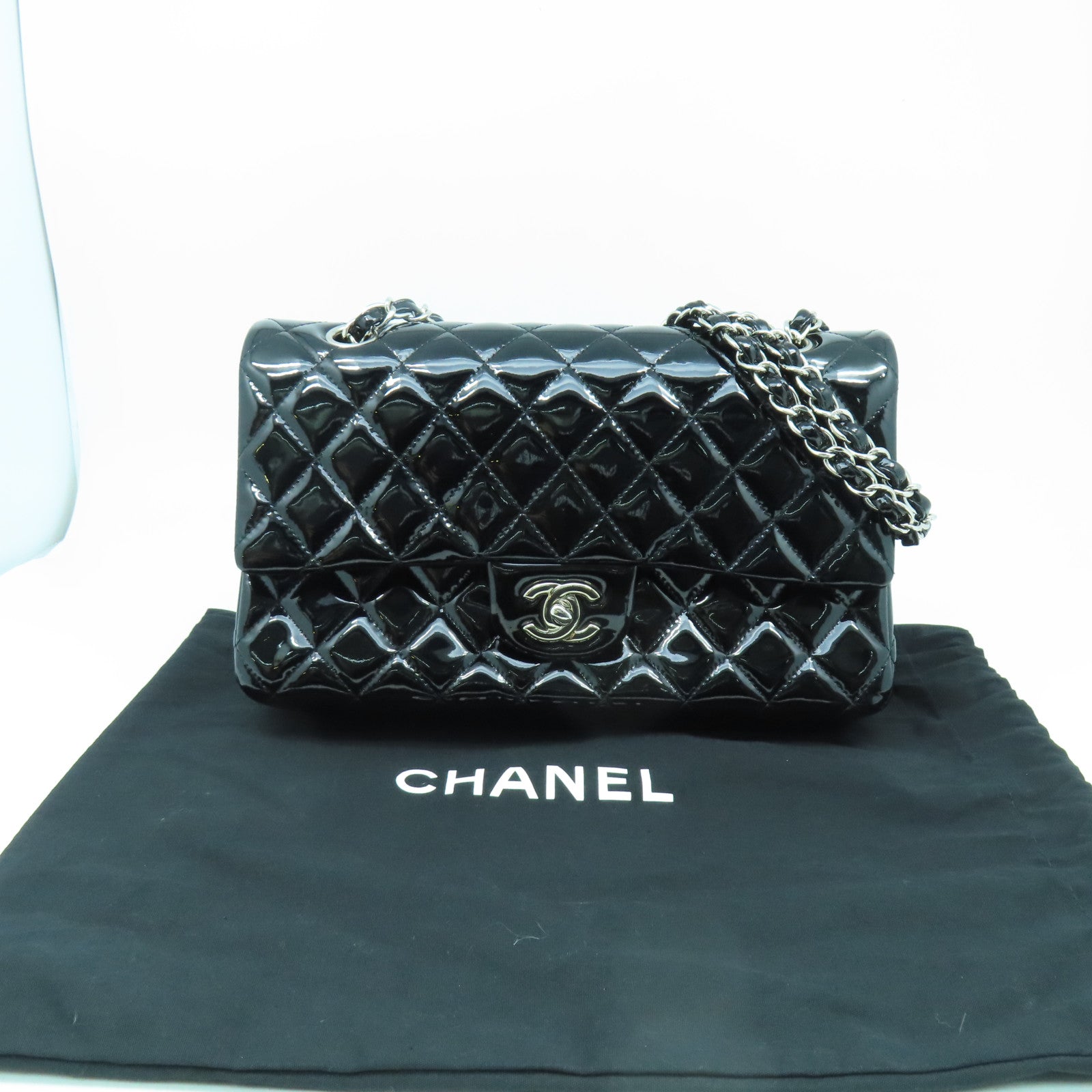 CHANEL 菱格漆皮皮革Classic 25cm銀扣鏈帶肩背袋黑色