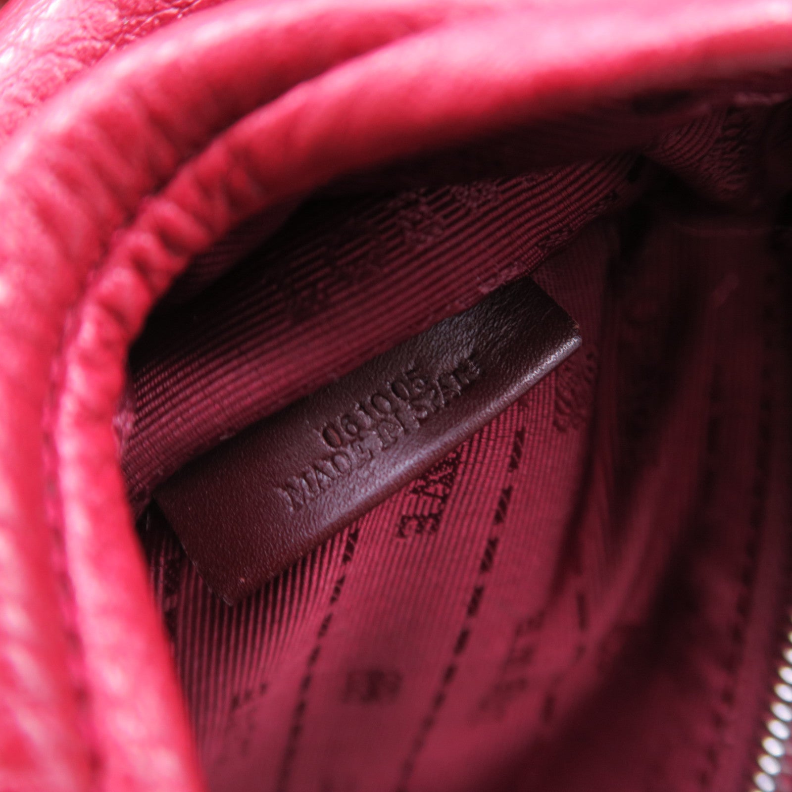 LOEWE 牛皮皮革Shoulder Bag銀扣肩背袋紅色