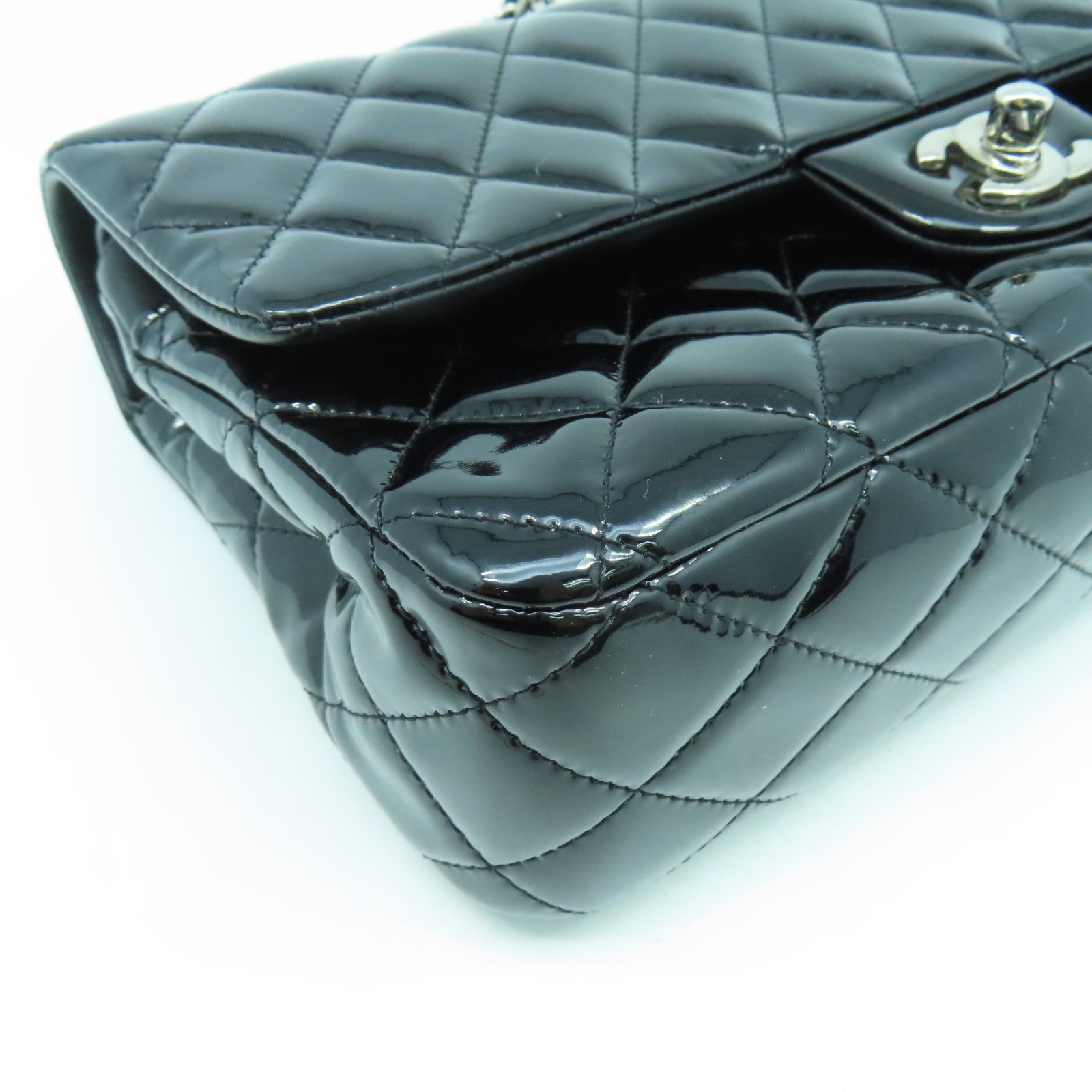 CHANEL 菱格漆皮皮革Classic 25cm銀扣鏈帶肩背袋黑色
