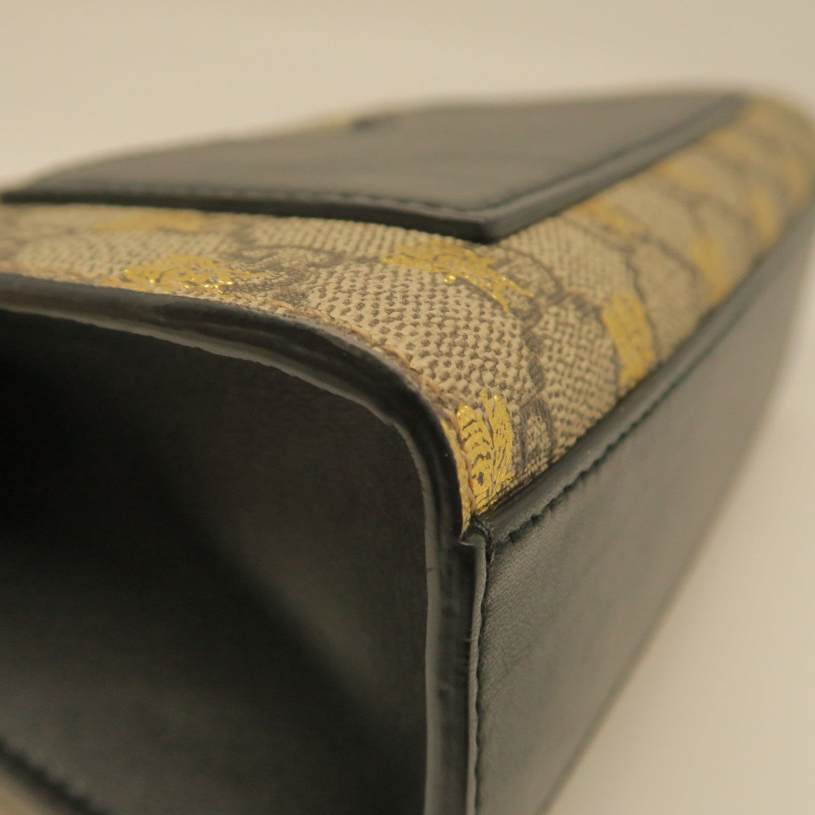 GUCCI Coated Canvas Chain Shoulder Gold Buckle Shoulder Bag Gray