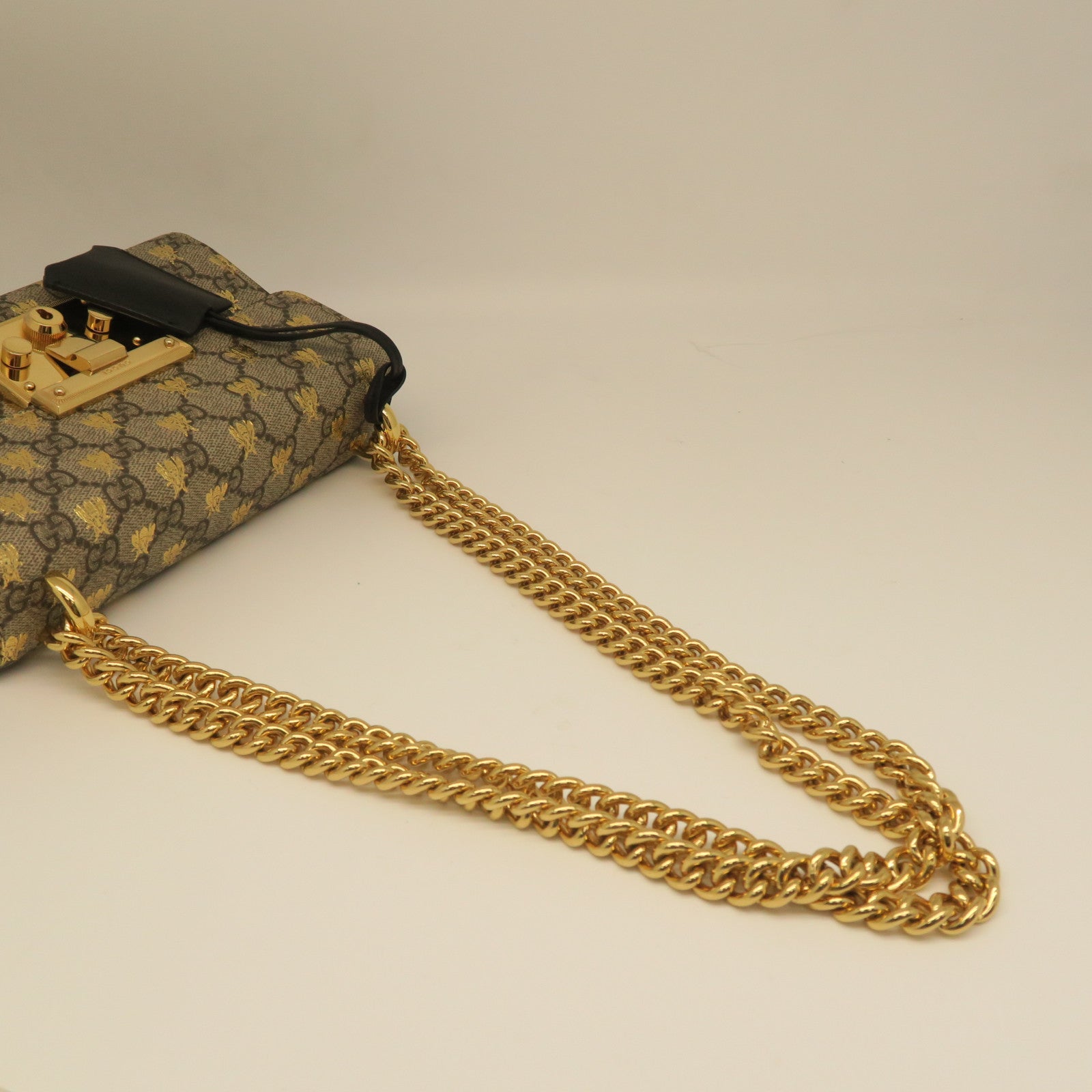 GUCCI Coated Canvas Chain Shoulder Gold Buckle Shoulder Bag Gray