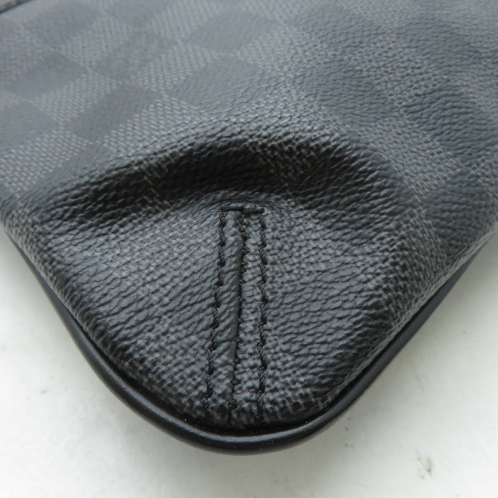 LOUIS VUITTON Damier Graphite Damier Graphite Tomas銀扣肩背袋黑色