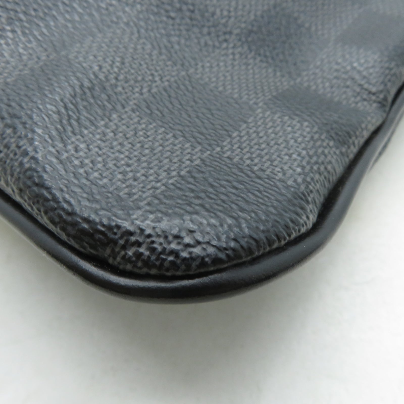 LOUIS VUITTON Damier Graphite Damier Graphite Tomas銀扣肩背袋黑色