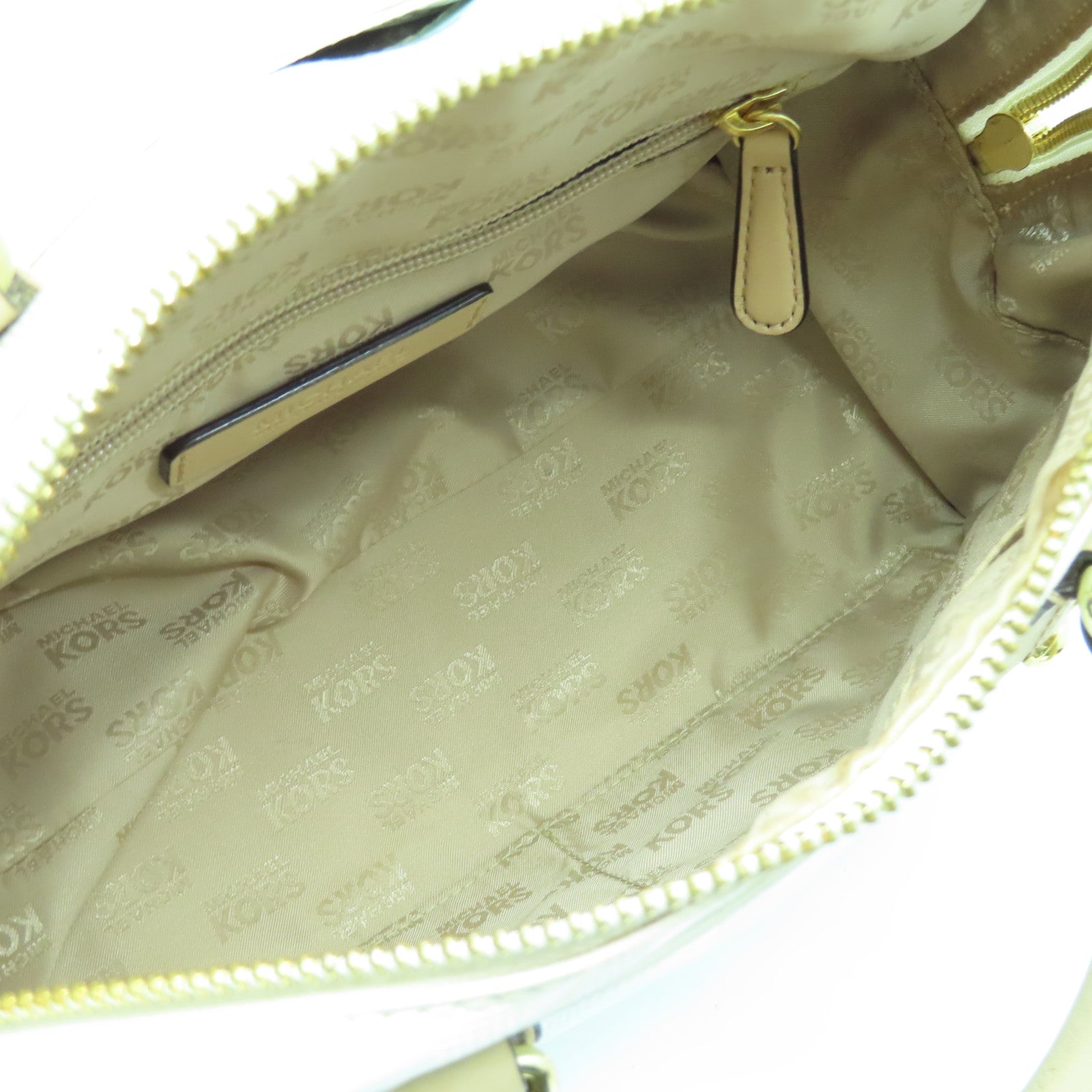 Michael Kors 漆皮皮革Handbag金扣手挽袋白色